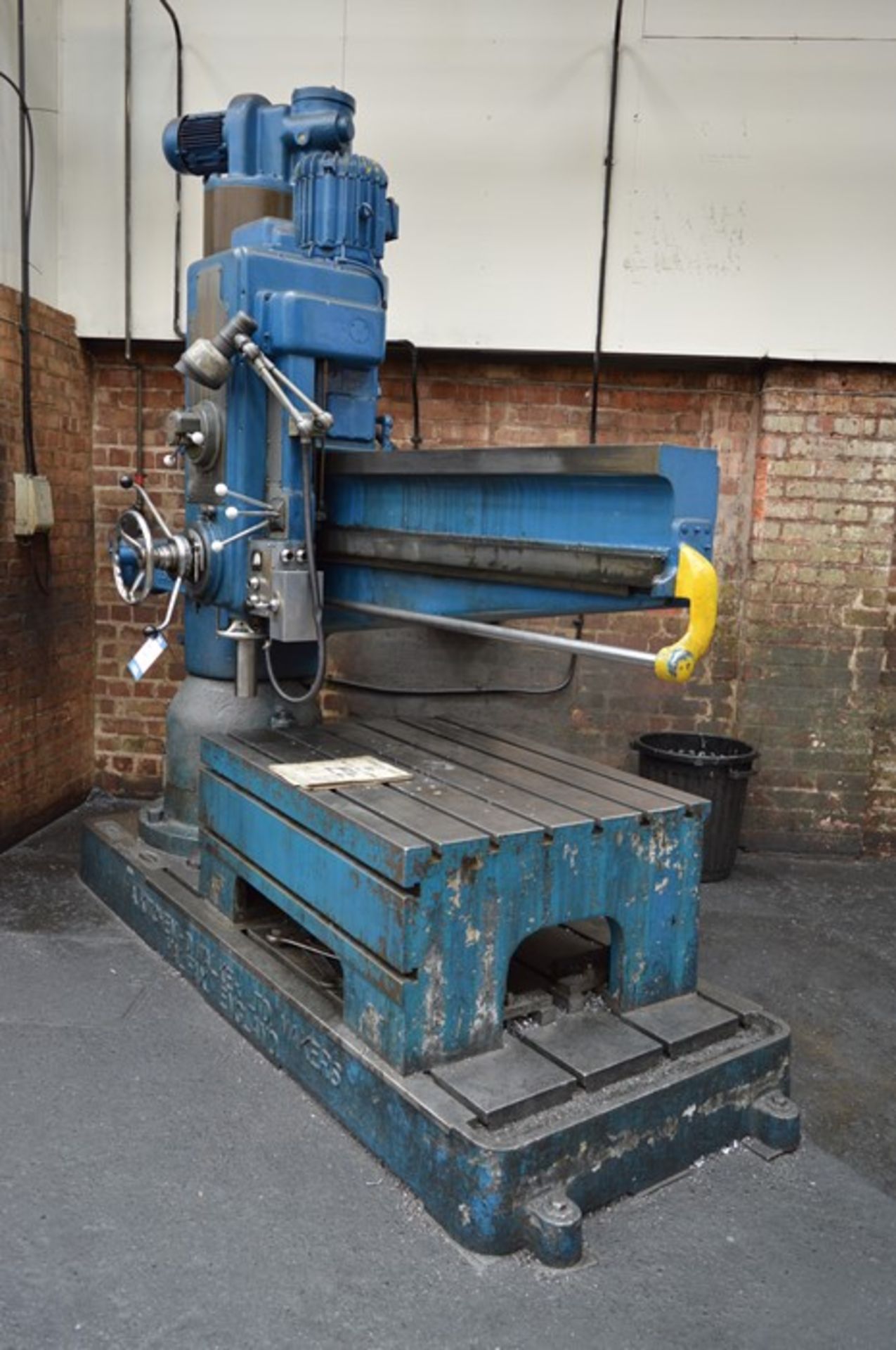 Kitchen & Walker, E3 radial arm drill, Serial No. 2737 (1977) bed size: 1.23m x 0.92m (Risk - Image 2 of 6