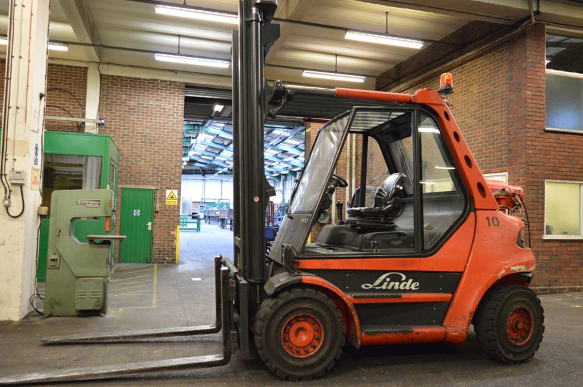 Linde, H70T-03 LPG counterbalance forklift truck, Serial No. E1X353S00208 (2005), Capacity: 7,000kg,