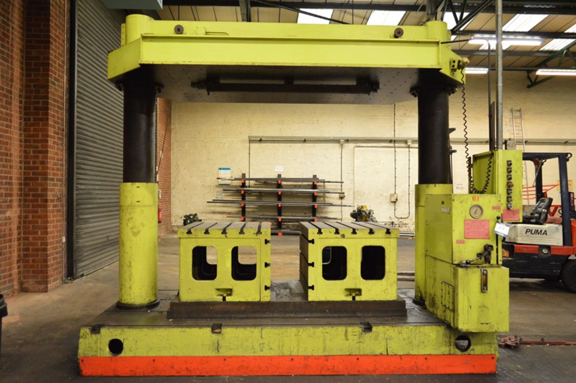 Lapple, two column hydraulic spotting press, Machine No. 49676, twin bed, each 1,000mm x 800mm