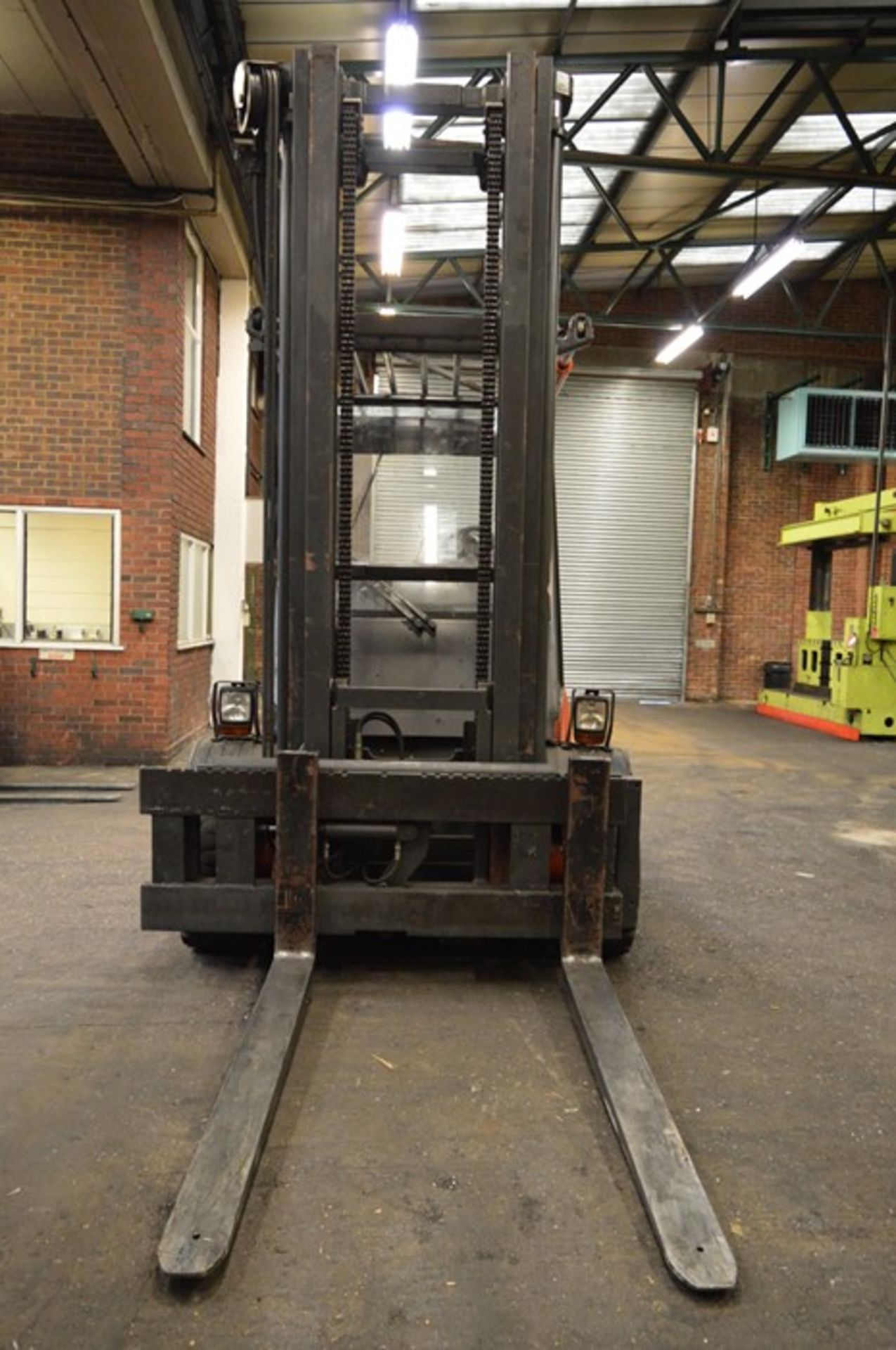 Linde, H70T-03 LPG counterbalance forklift truck, Serial No. E1X353S00208 (2005), Capacity: 7,000kg, - Image 3 of 14