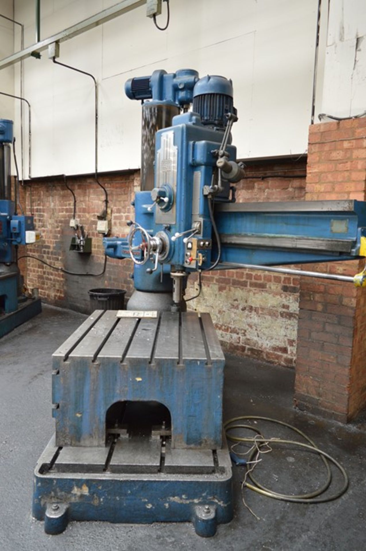 Kitchen & Walker, E3 radial arm drill, Serial No. 2411 (1975) bed size: 1.23m x 0.92m (Risk - Image 2 of 6