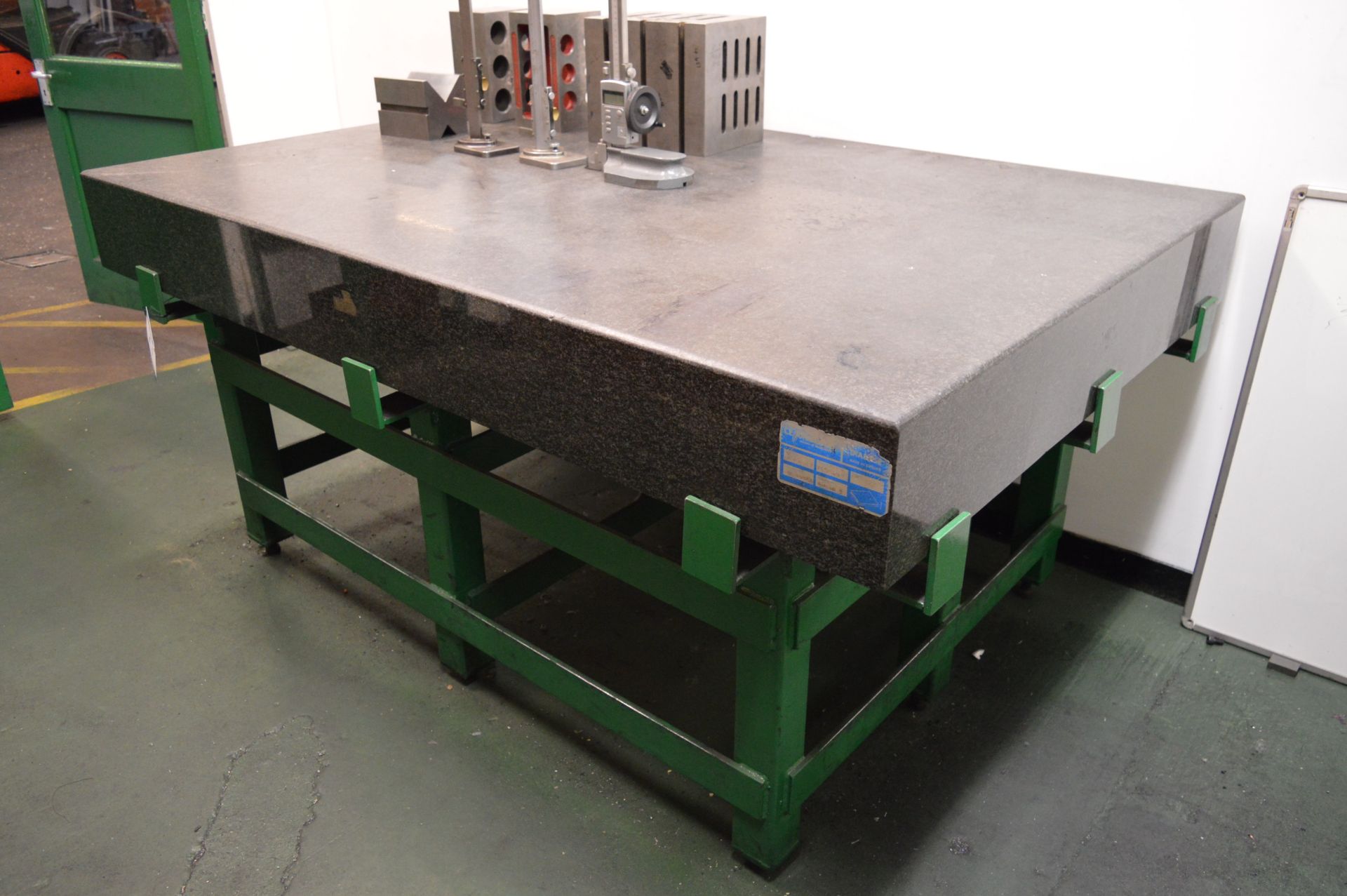 Diabase, Grade 1 granite inspection table (1987) (contents not included) Size: 1.84m x 1.22m - Image 2 of 3