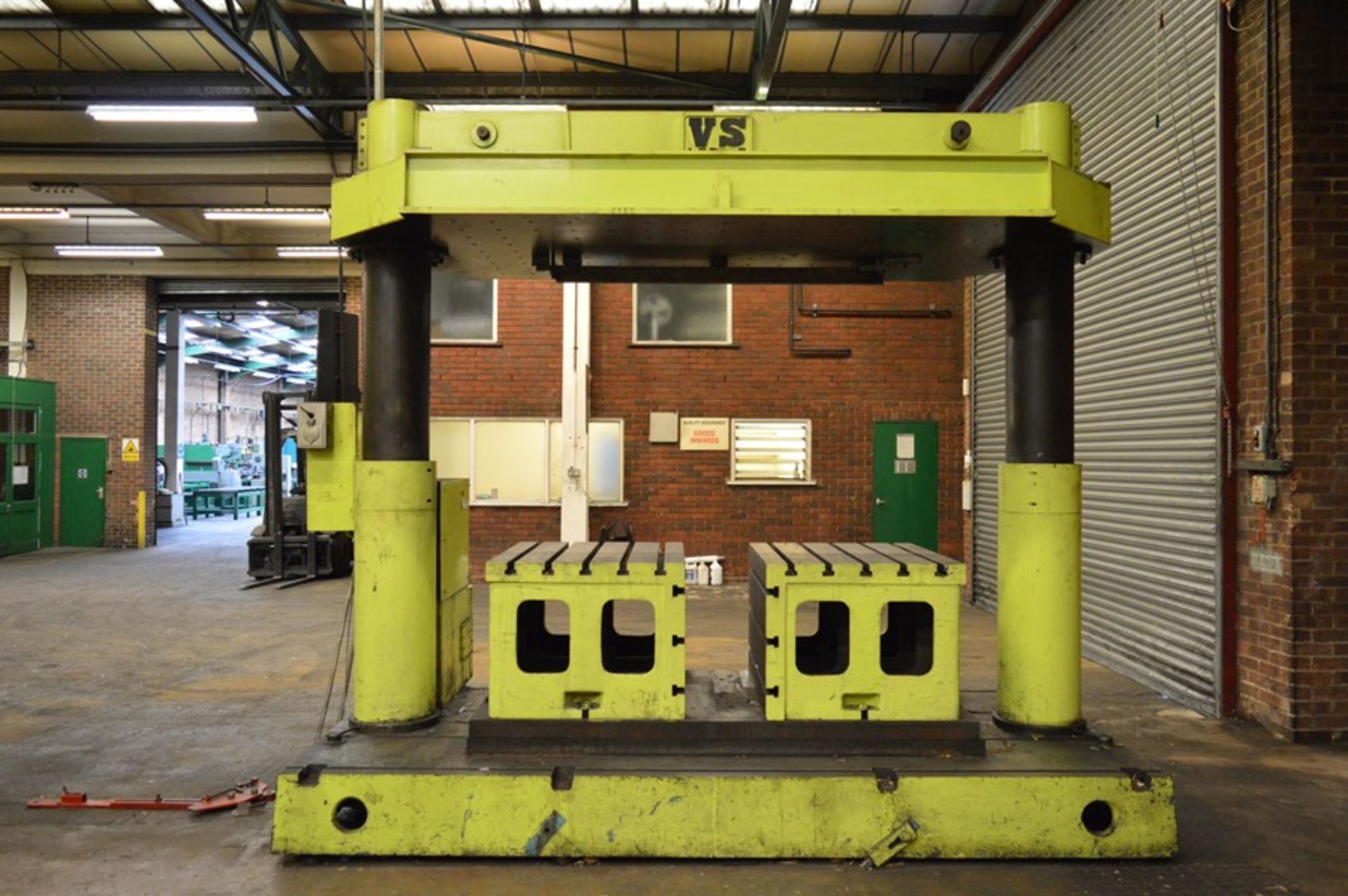 Lapple, two column hydraulic spotting press, Machine No. 49676, twin bed, each 1,000mm x 800mm - Image 2 of 7