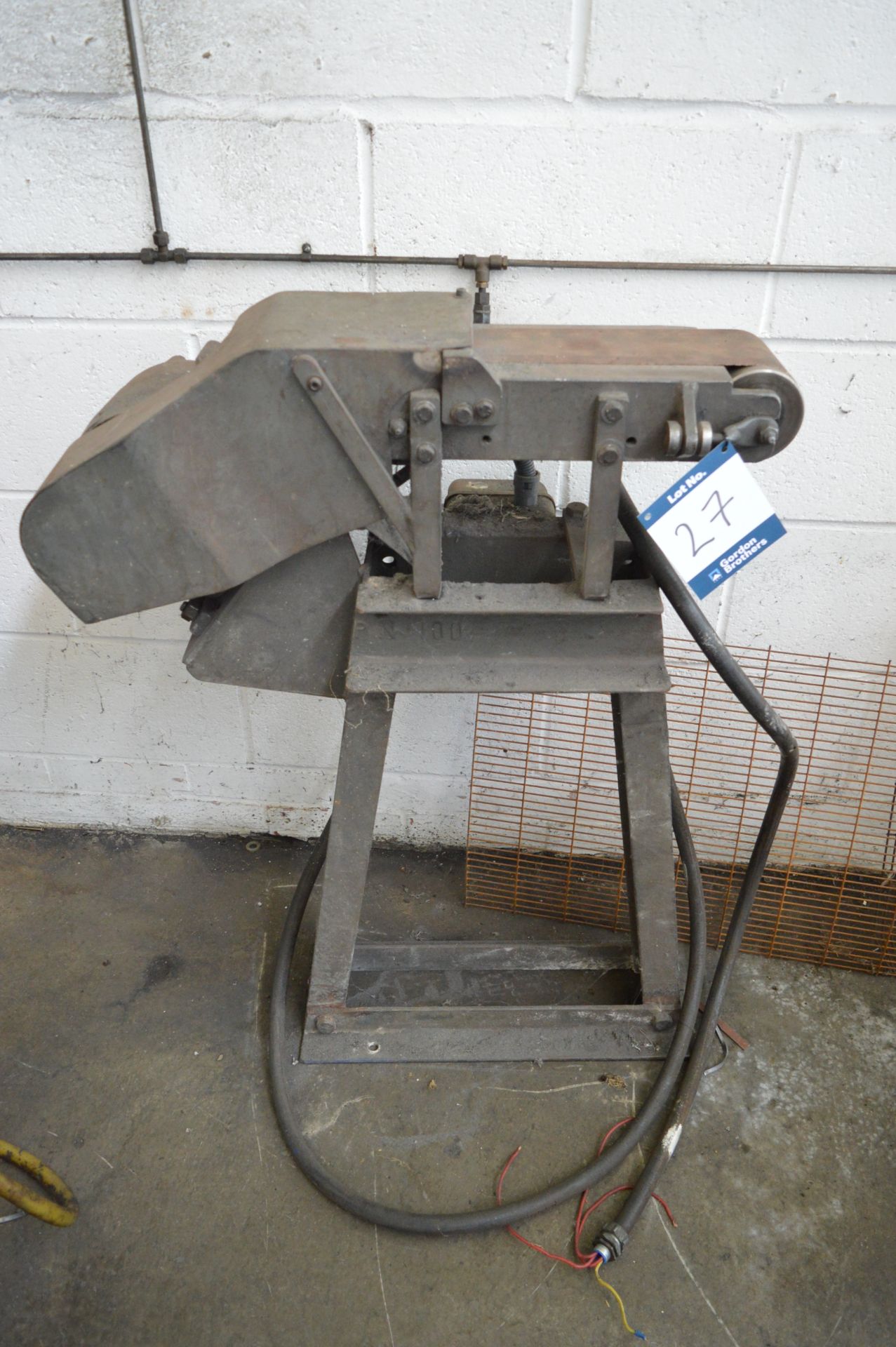 Unbadged horizontal belt linisher