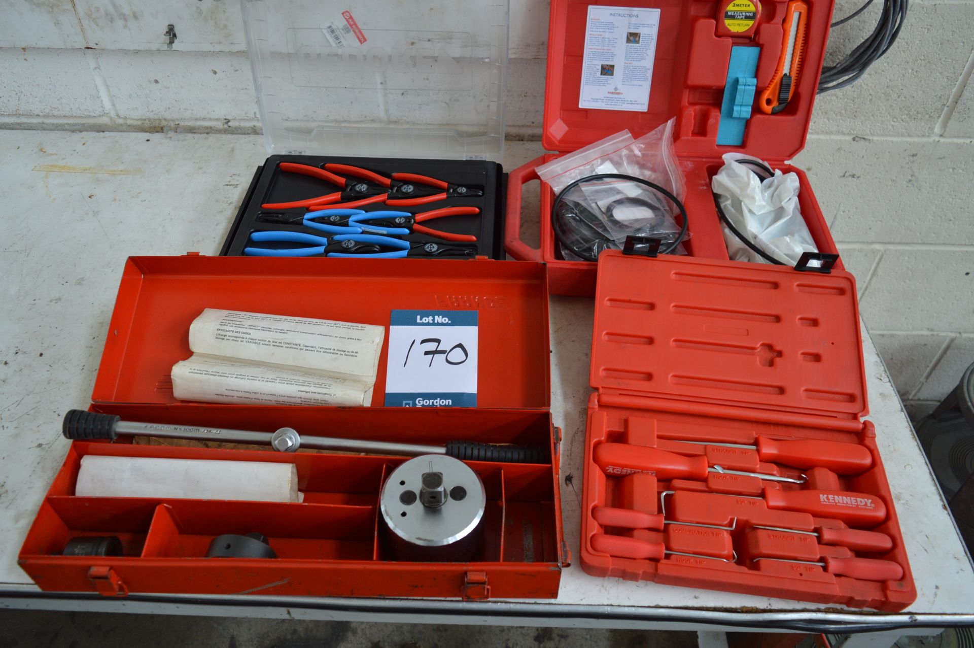 Mischellaneous Lot comprising: hook & pick set, circuit plyers, splicing kit, Facom impact wrench