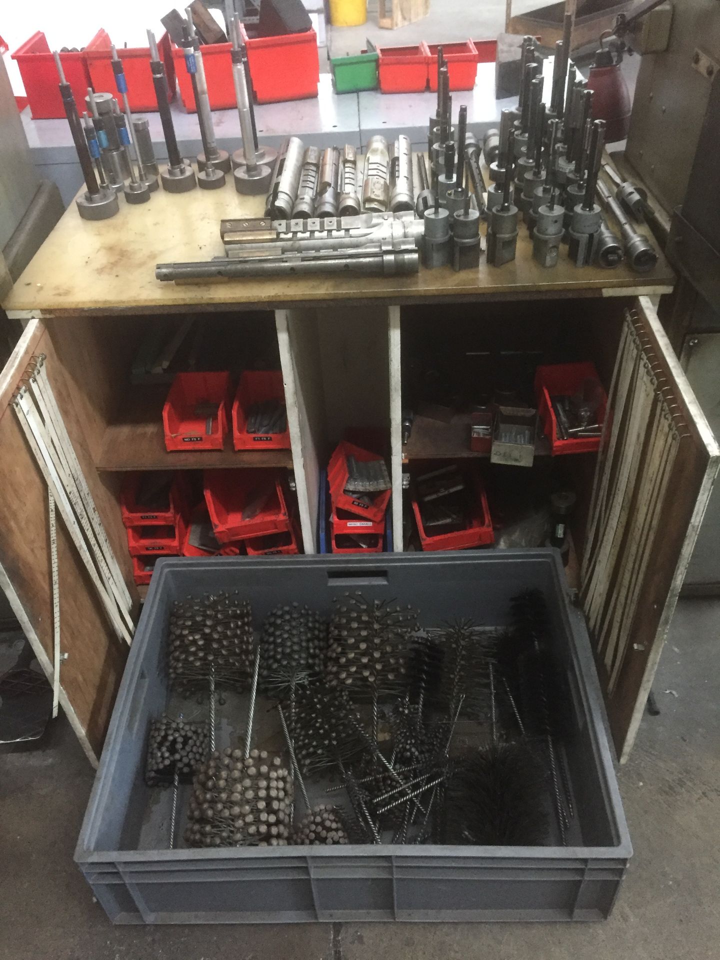 Various honing brushes and mandrells including contents of cabinet and tray (cabinet and tray