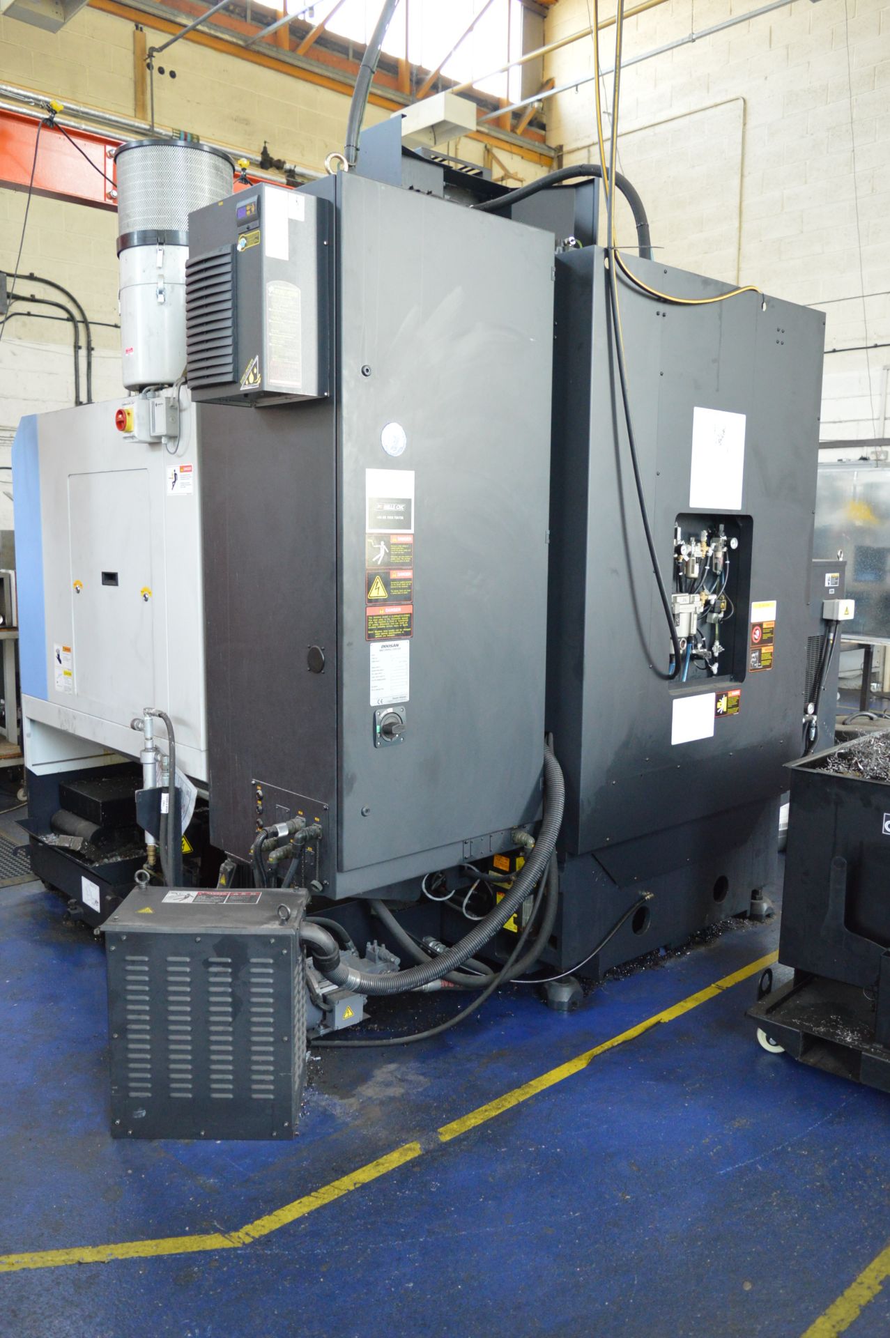 Doosan, DNM 500 II, CNC vertical machining centre, Serial No. MV0010-003030 (2015) 30-head auto tool - Image 3 of 15