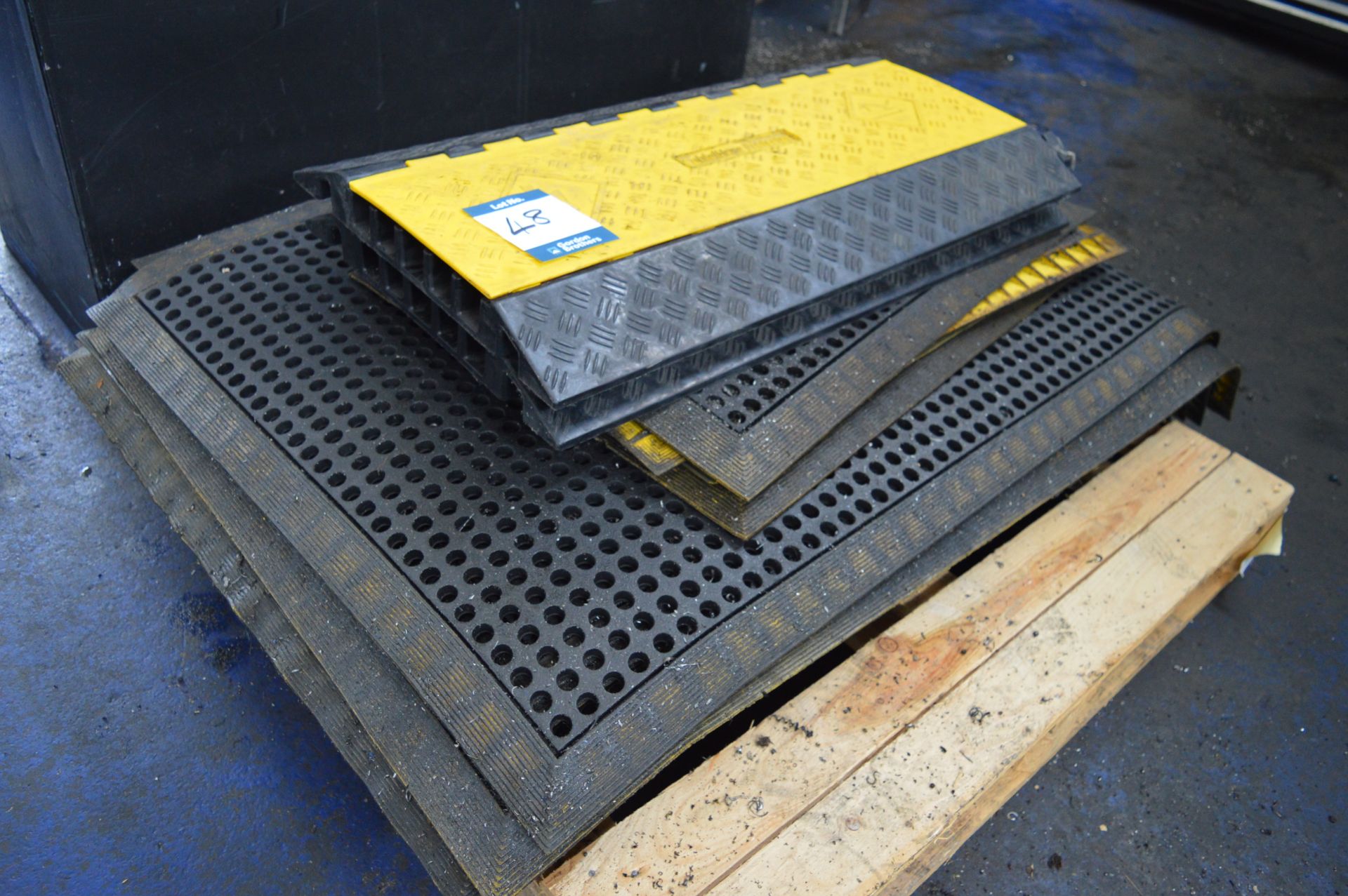 Pallet of 10 x rubber workshop mats and 2 cable runner mats, as lotted