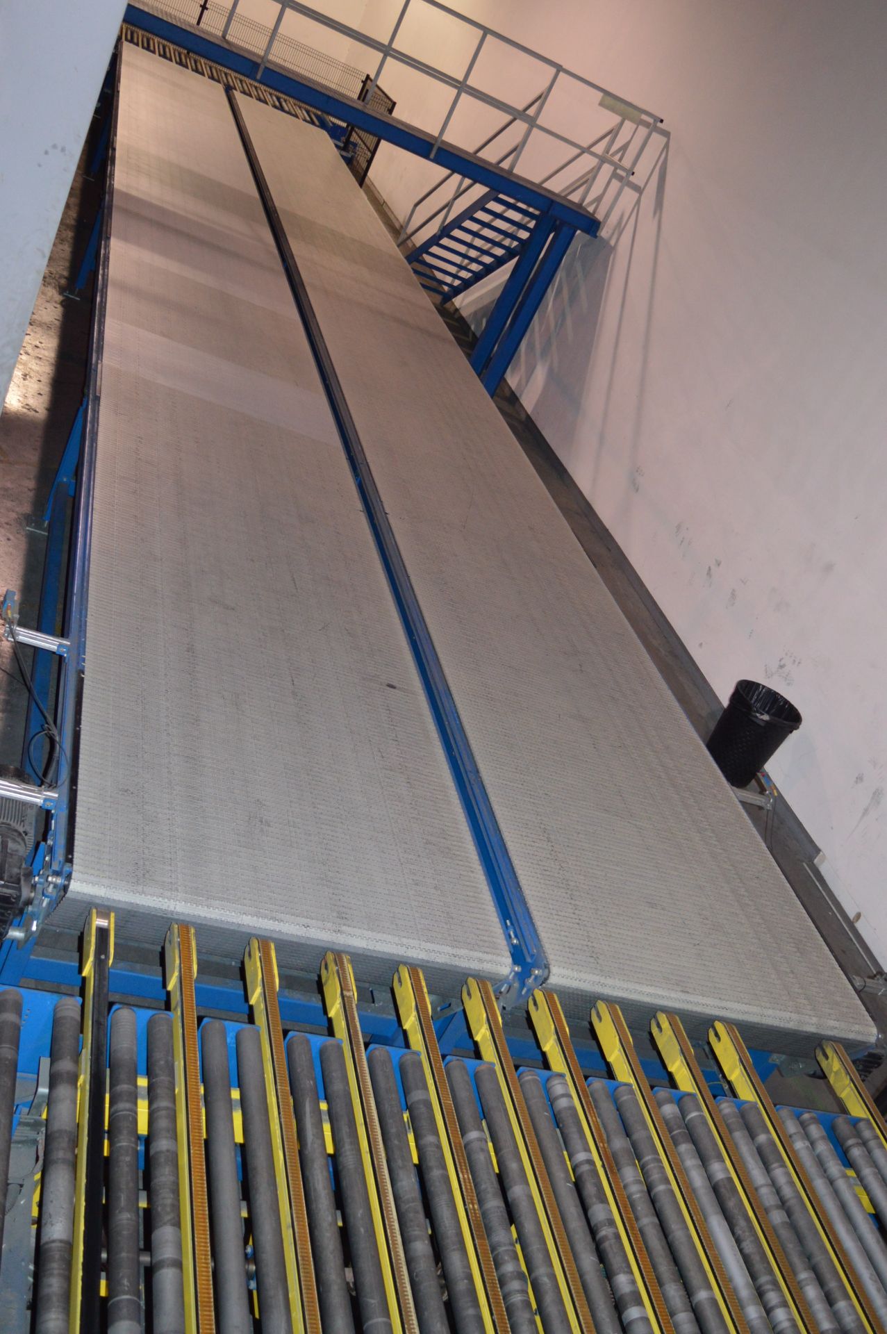 2 x Kraft, modular plastic motorised conveyors (2006) Each 17m (l) x 1.4m (w) (Due to the complexity - Image 4 of 4