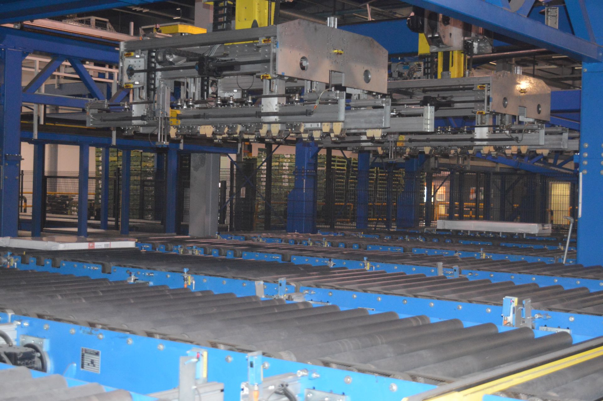 Kraft, stacking system with 2 x automatic gantry mounted roboitic pick and place stackers (2006) - Image 11 of 12