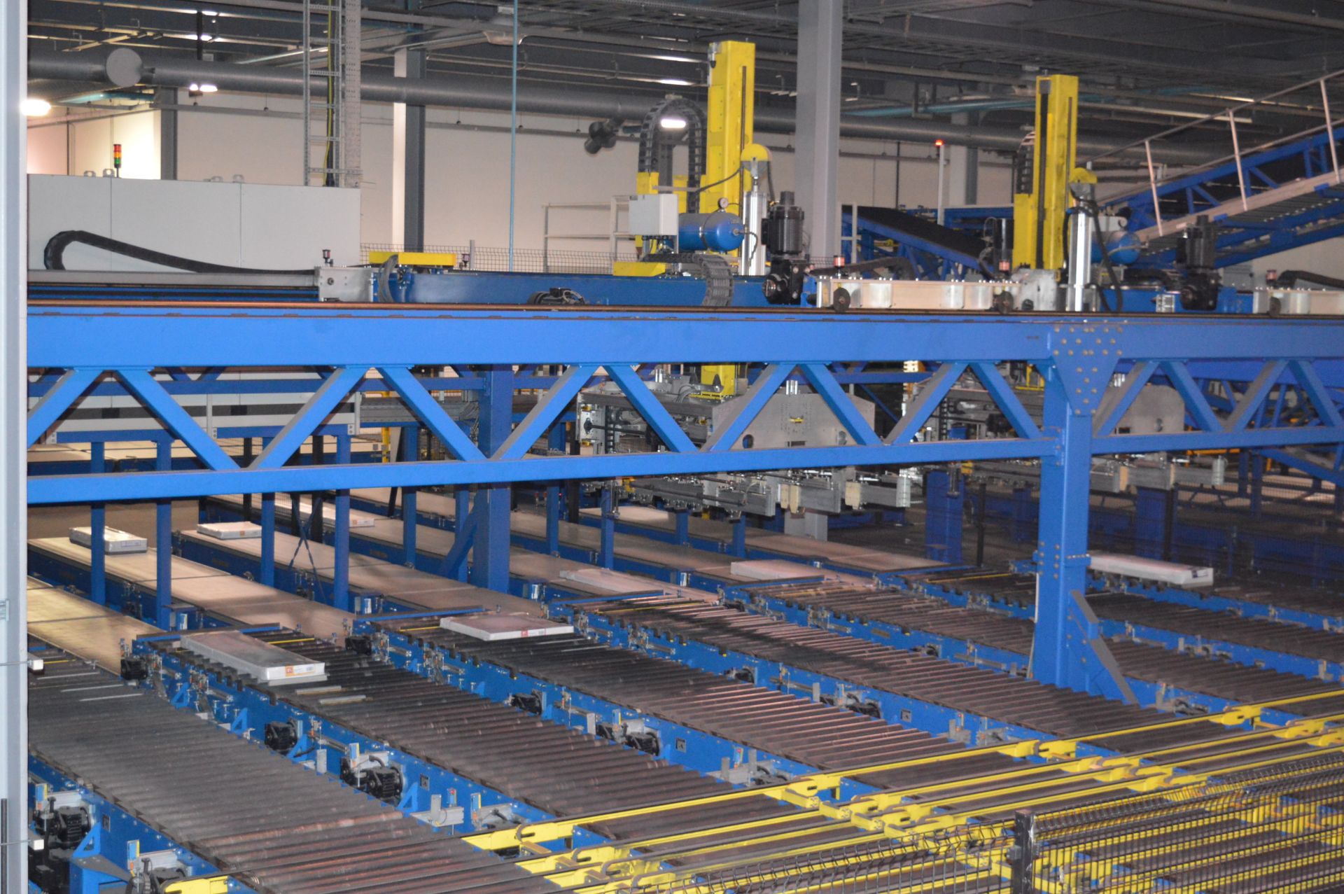 Kraft, stacking system with 2 x automatic gantry mounted roboitic pick and place stackers (2006)