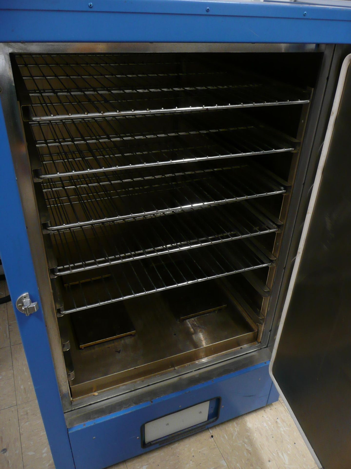 Montford, Electric Lab oven, temperature range 30-250 degrees C, five adjustable shelves, 230 - Image 2 of 4