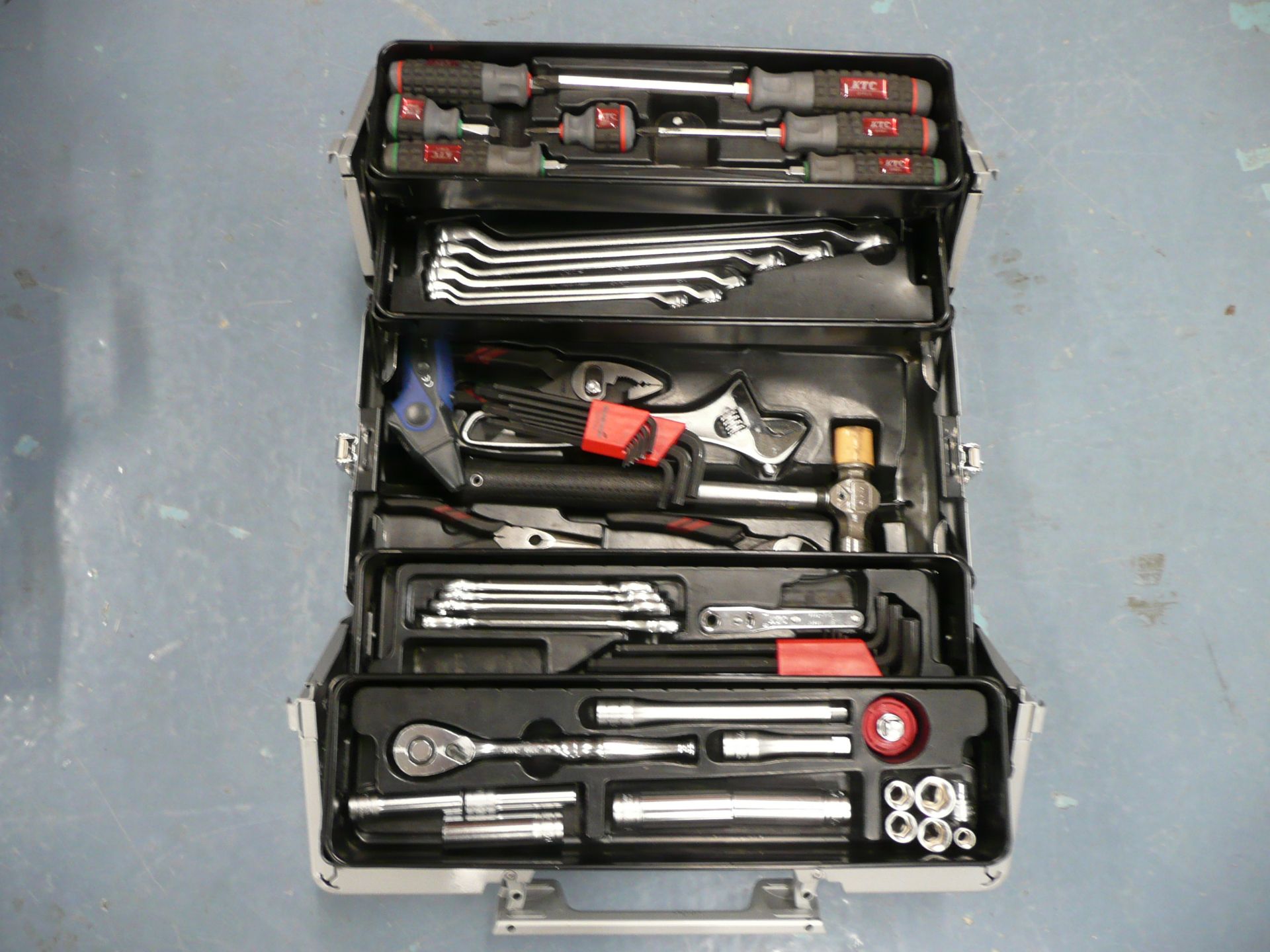 KTC, Toolbox including contents: Screwdrivers, ring spanners, ratchet wrench, Allen keys, sockets,