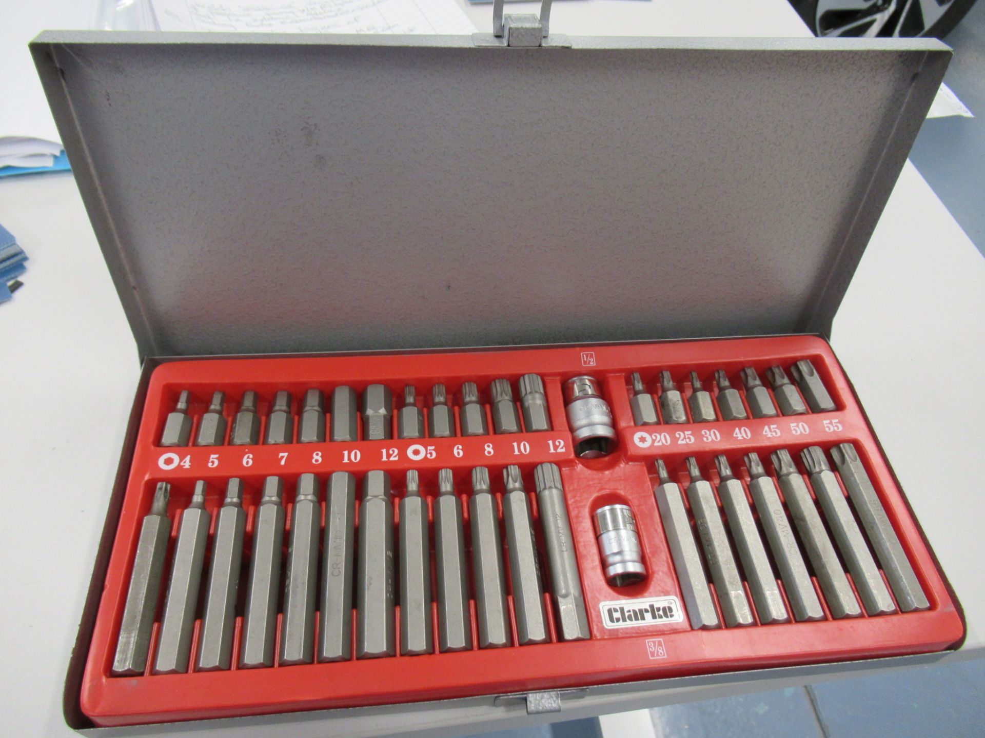 Halfords, 25 Piece Combination Metric Spanner Set Chrome vanadium steel, 6mm up to 32mm and a box of - Image 2 of 3