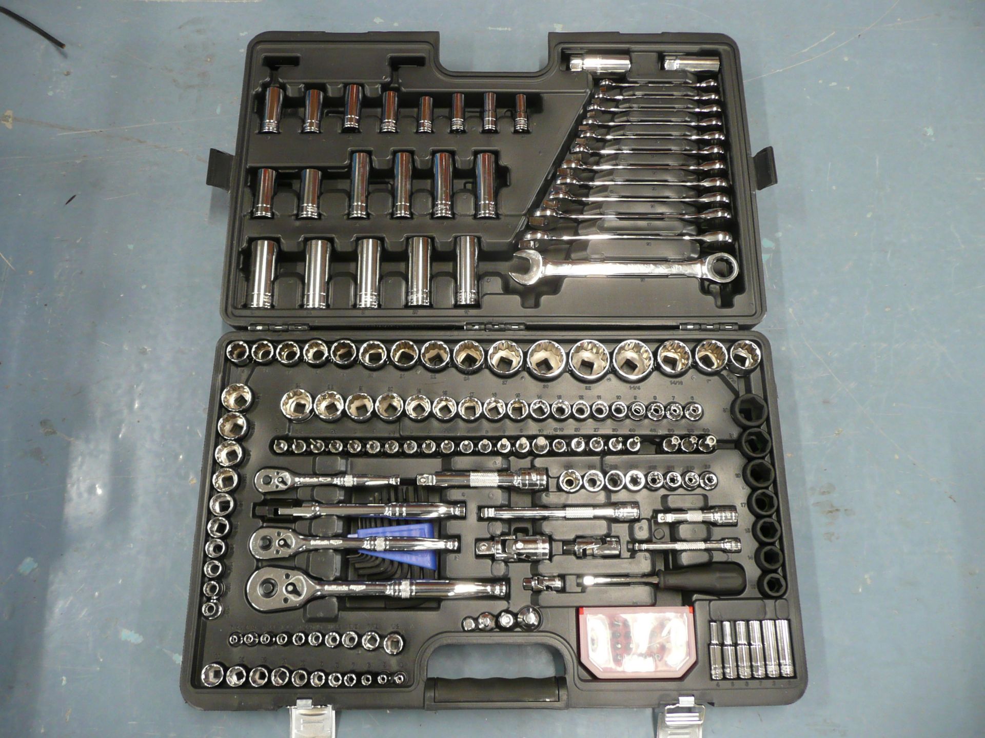 Halfords, Advanced Spanner & Socket Set Metric & Imperial sizes, sockets from 4m to 32mm, 5/32 to