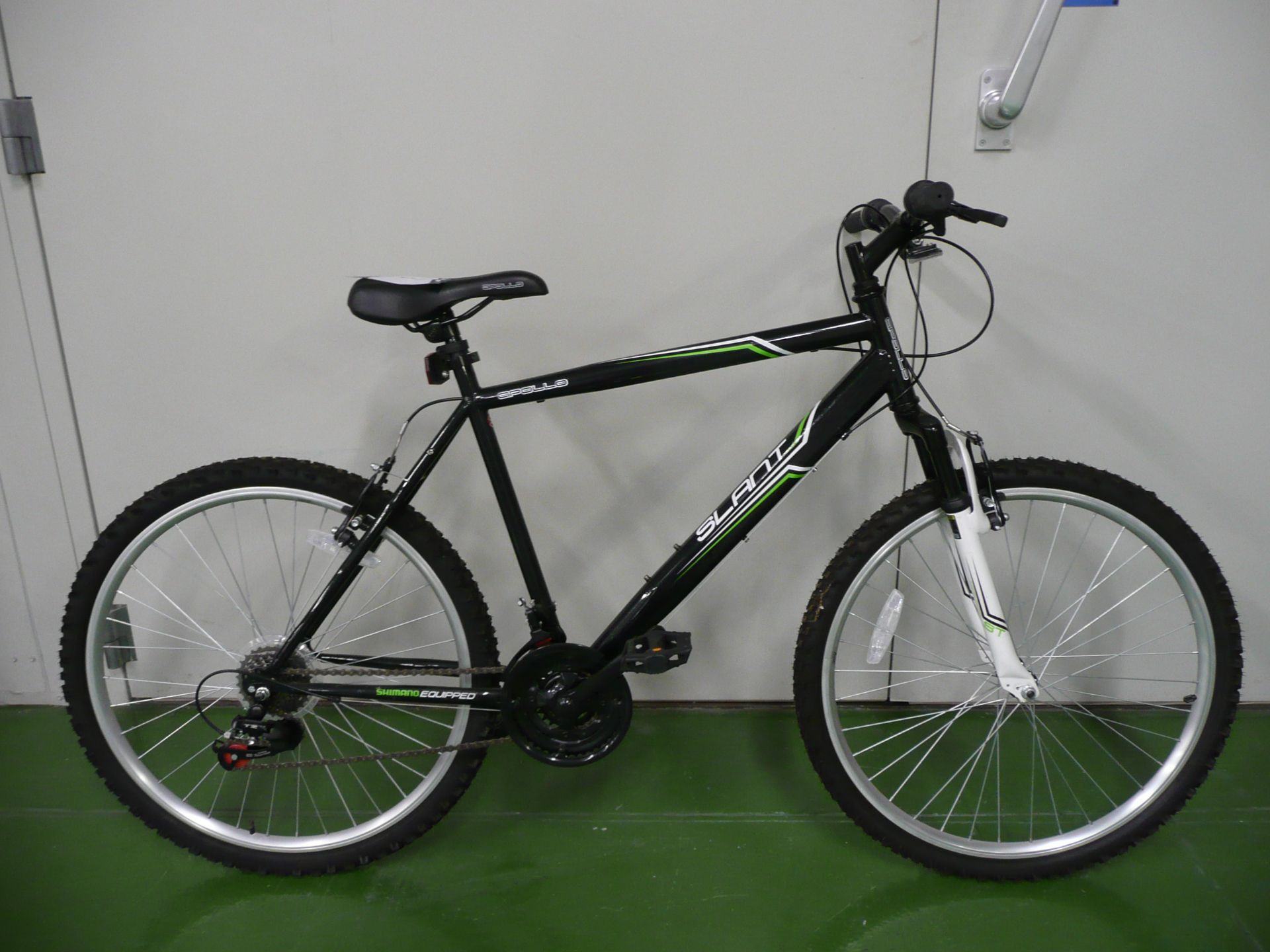 Apollo, Slant, mountain bike, 20" frame size, 200m ST hydraulic front forks, Shimano gears (