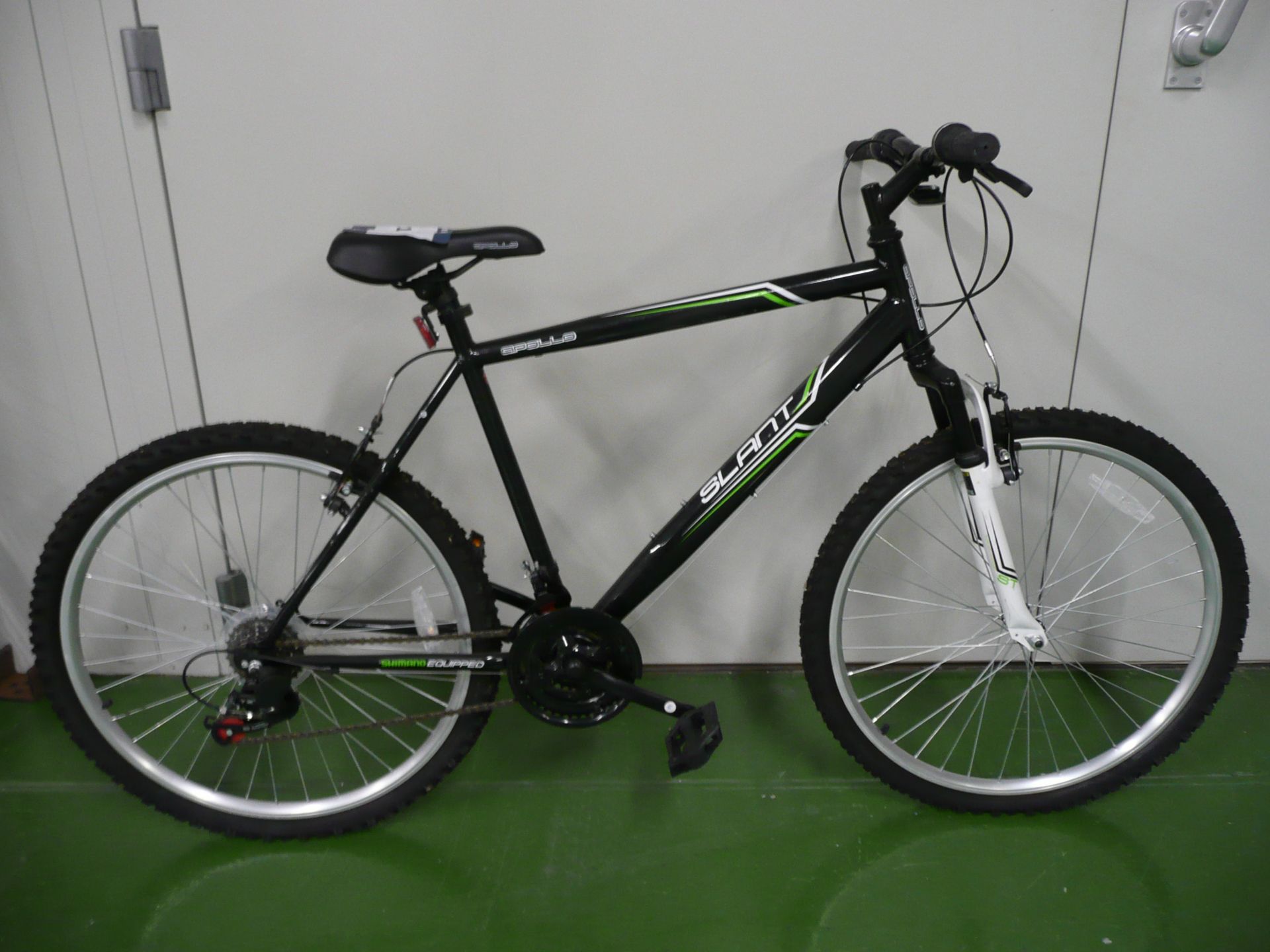Apollo, Slant, mountain bike, 20" frame size, 200m ST hydraulic front forks, Shimano gears (