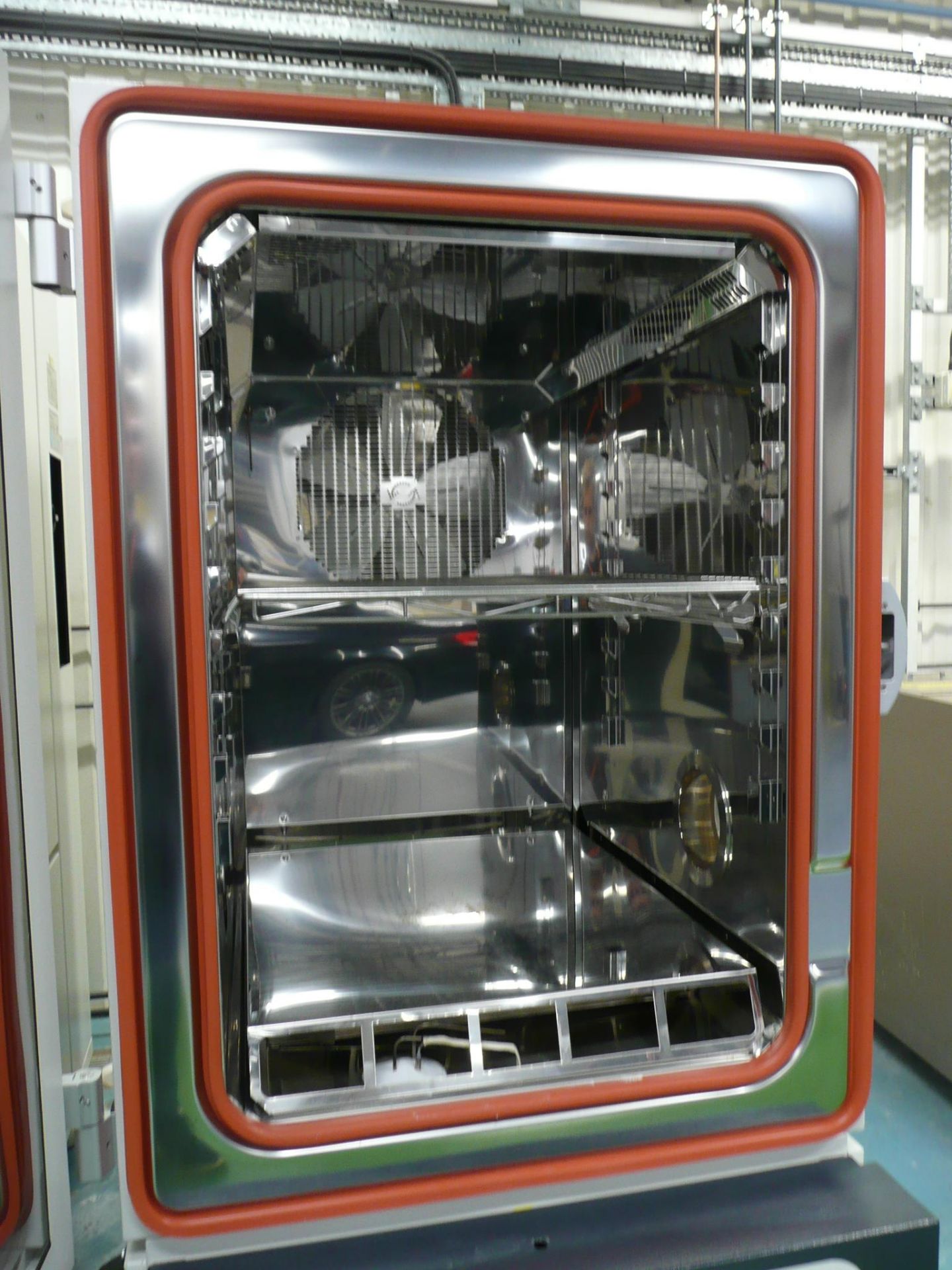 Weiss Technik Gallenkamp, C340-70 temperature and climatic thermo cycle chamber (USED FOR ONE YEAR) - Bild 2 aus 3