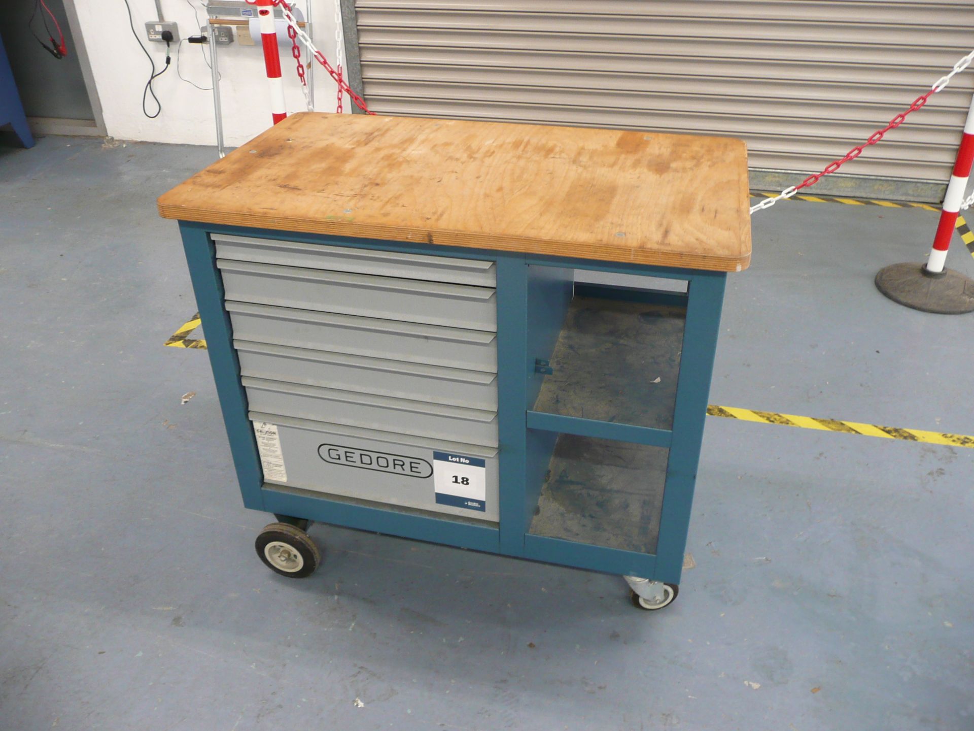 Gedore, mobile garage workbench with six drawer tool storage and two shelves, size 950mm (l) x 550mm - Image 2 of 4