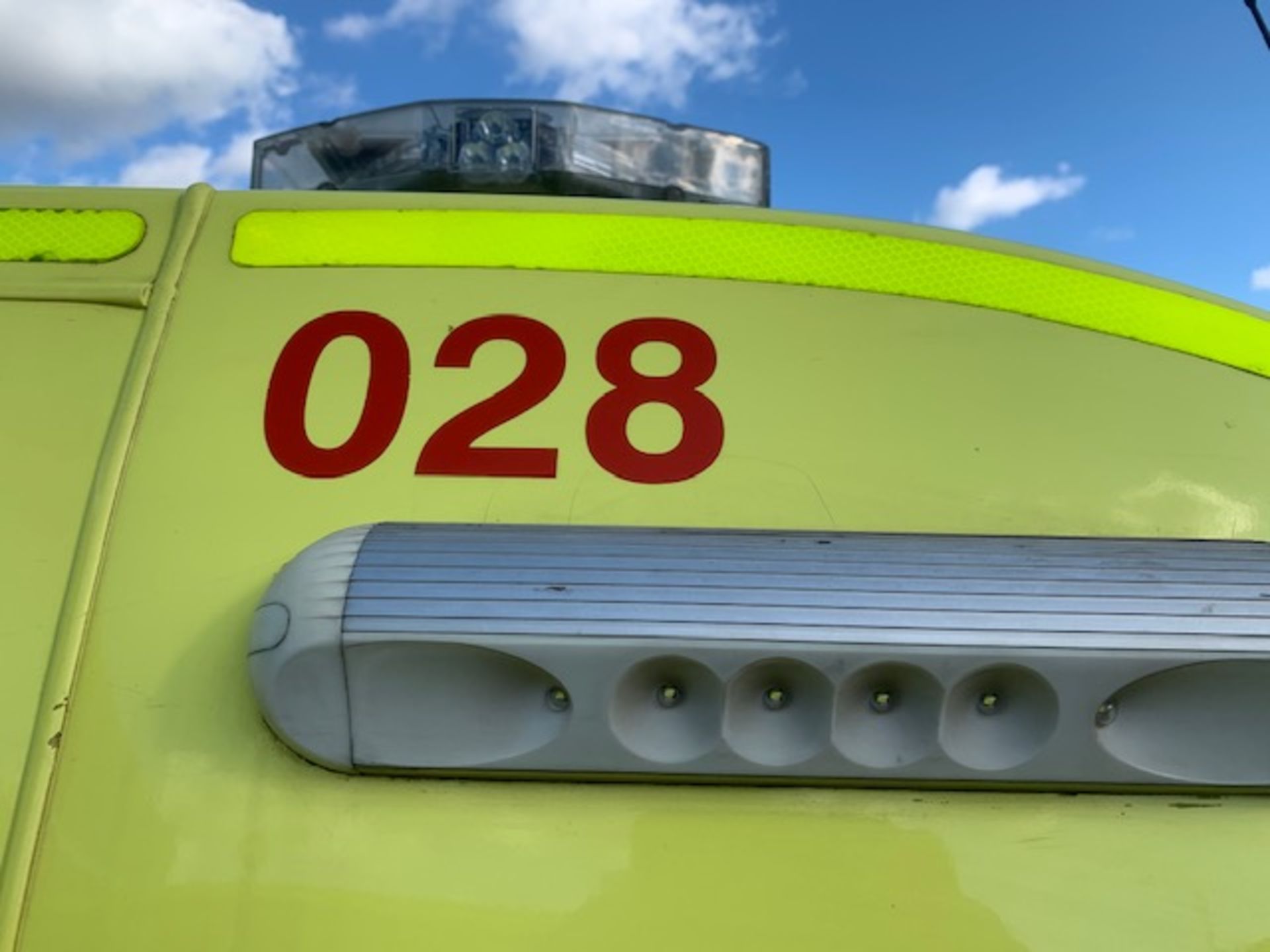 Renault Master LM35 Business dci, A&E frontline ambulance registration number AY15 AFK, Cen - Image 12 of 17