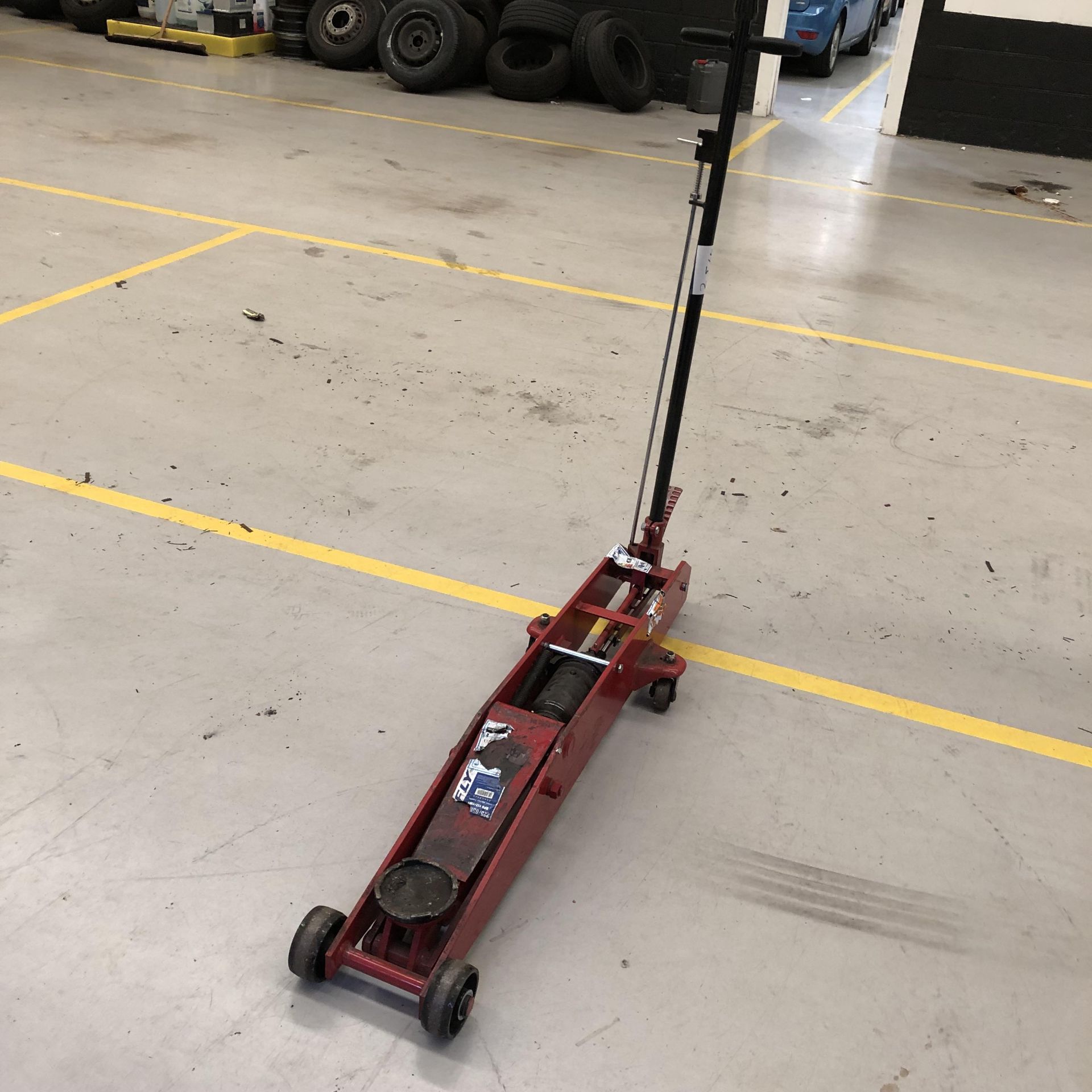 4 Tonne capacity Hydraulic trolley jack, unknown make receiver mounted air compressor