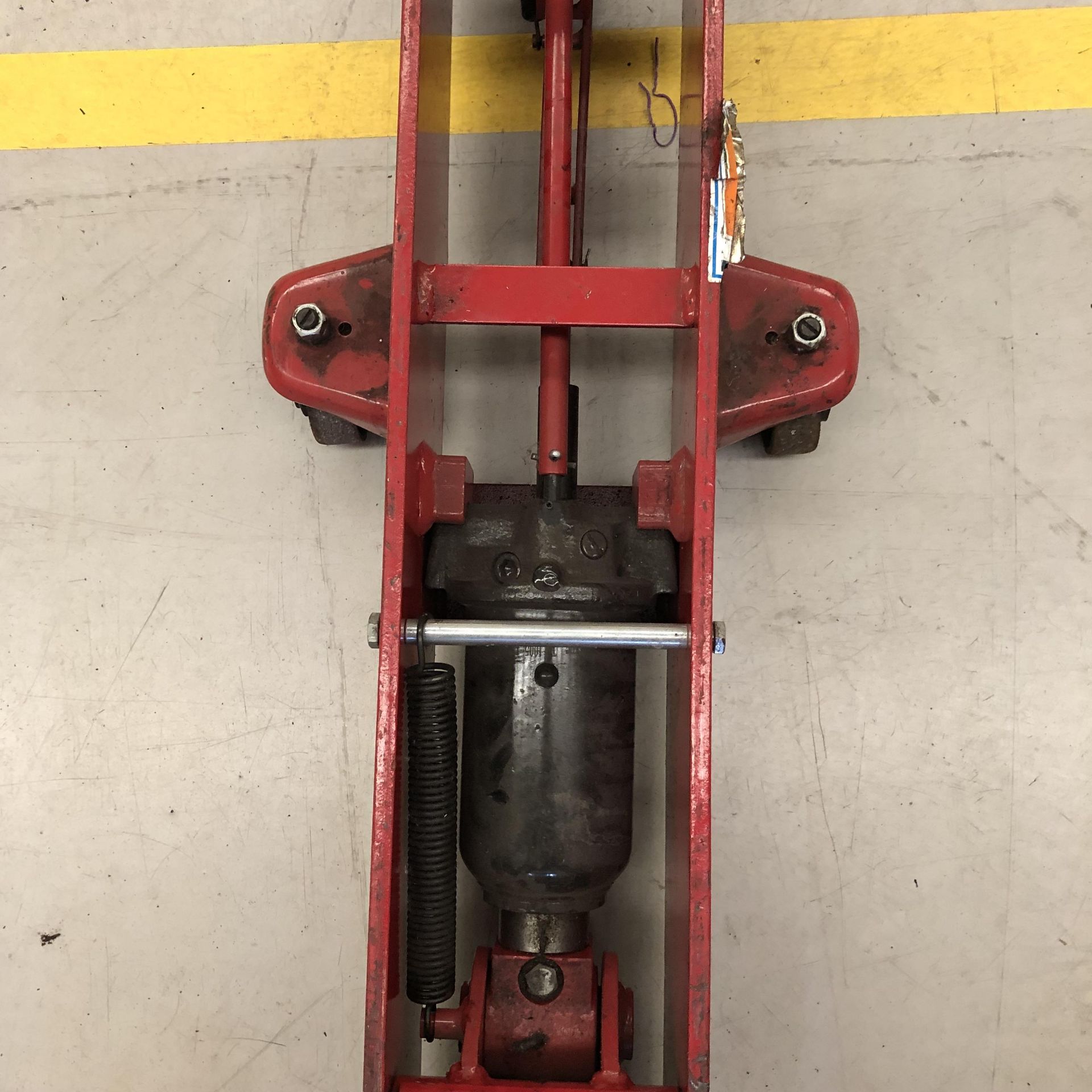 4 Tonne capacity Hydraulic trolley jack, unknown make receiver mounted air compressor - Image 3 of 5