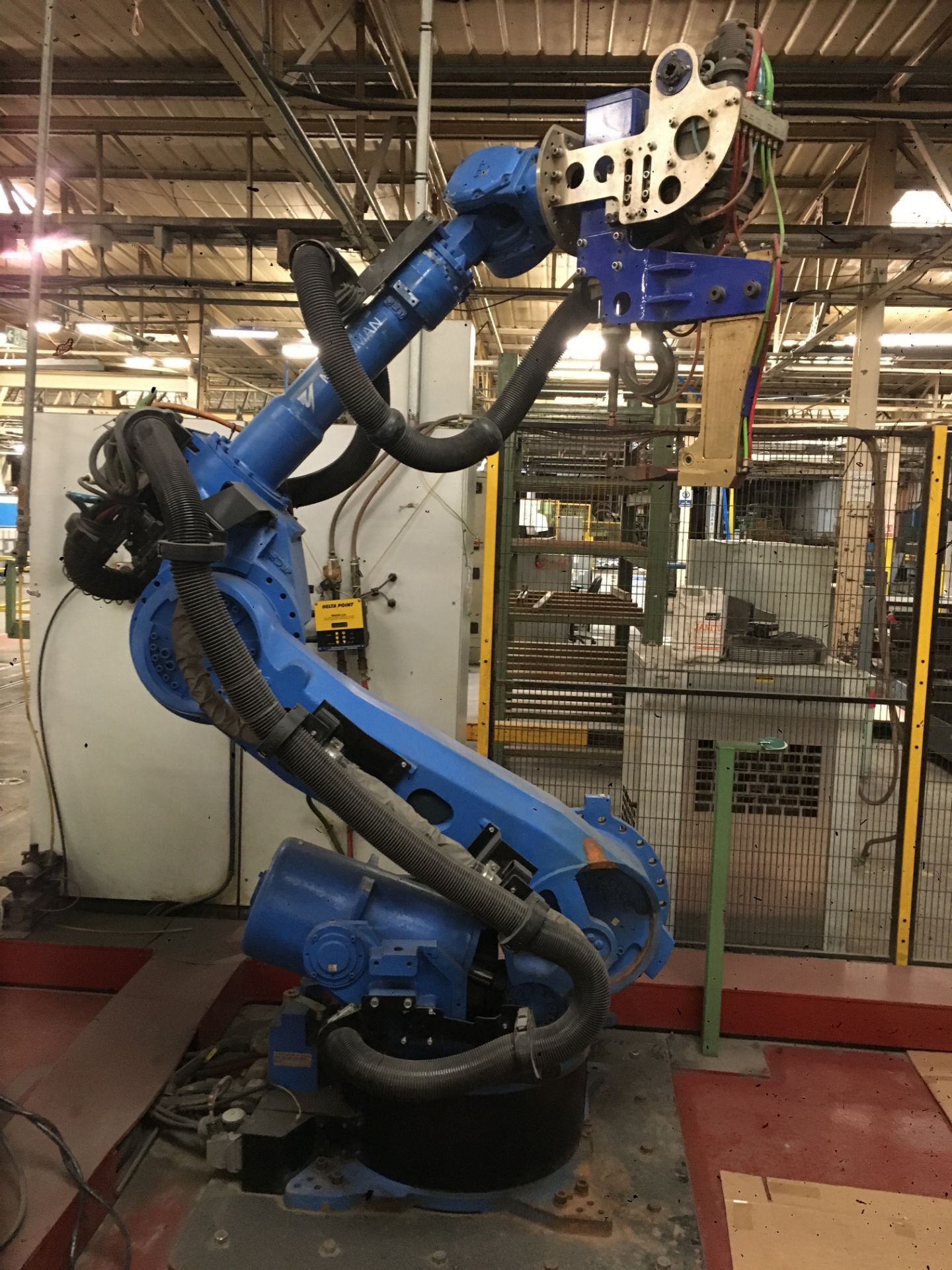 Robotic welding cell 1 utilised for outer cabinet bodies comprising: 2x Motoman, NX100 Type ERCS- - Image 4 of 10