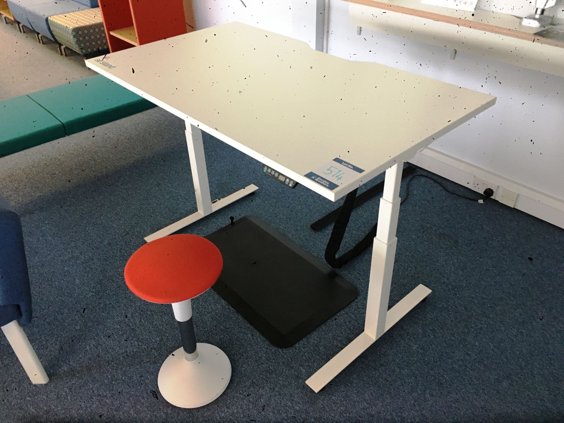 Single electric adjustable workstation ** This lot is located at The Dowlais Site, CF48 3TD **