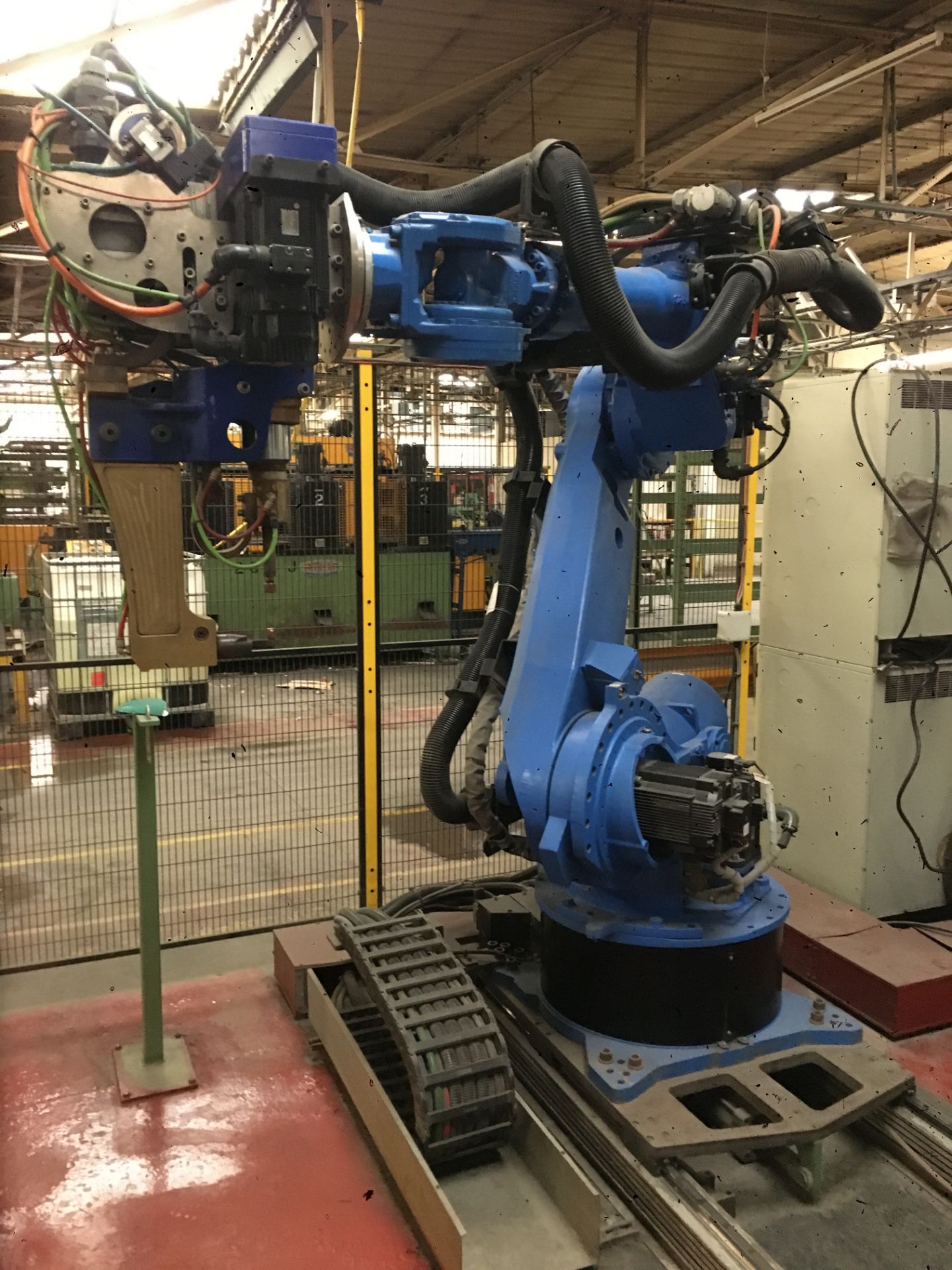 Robotic welding cell 1 utilised for outer cabinet bodies comprising: 2x Motoman, NX100 Type ERCS- - Image 3 of 10