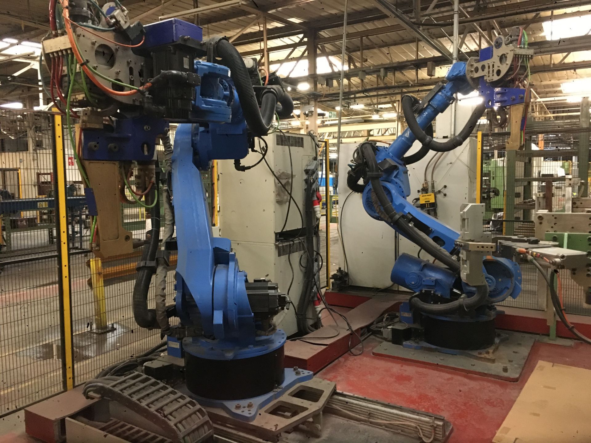 Robotic welding cell 1 utilised for outer cabinet bodies comprising: 2x Motoman, NX100 Type ERCS-