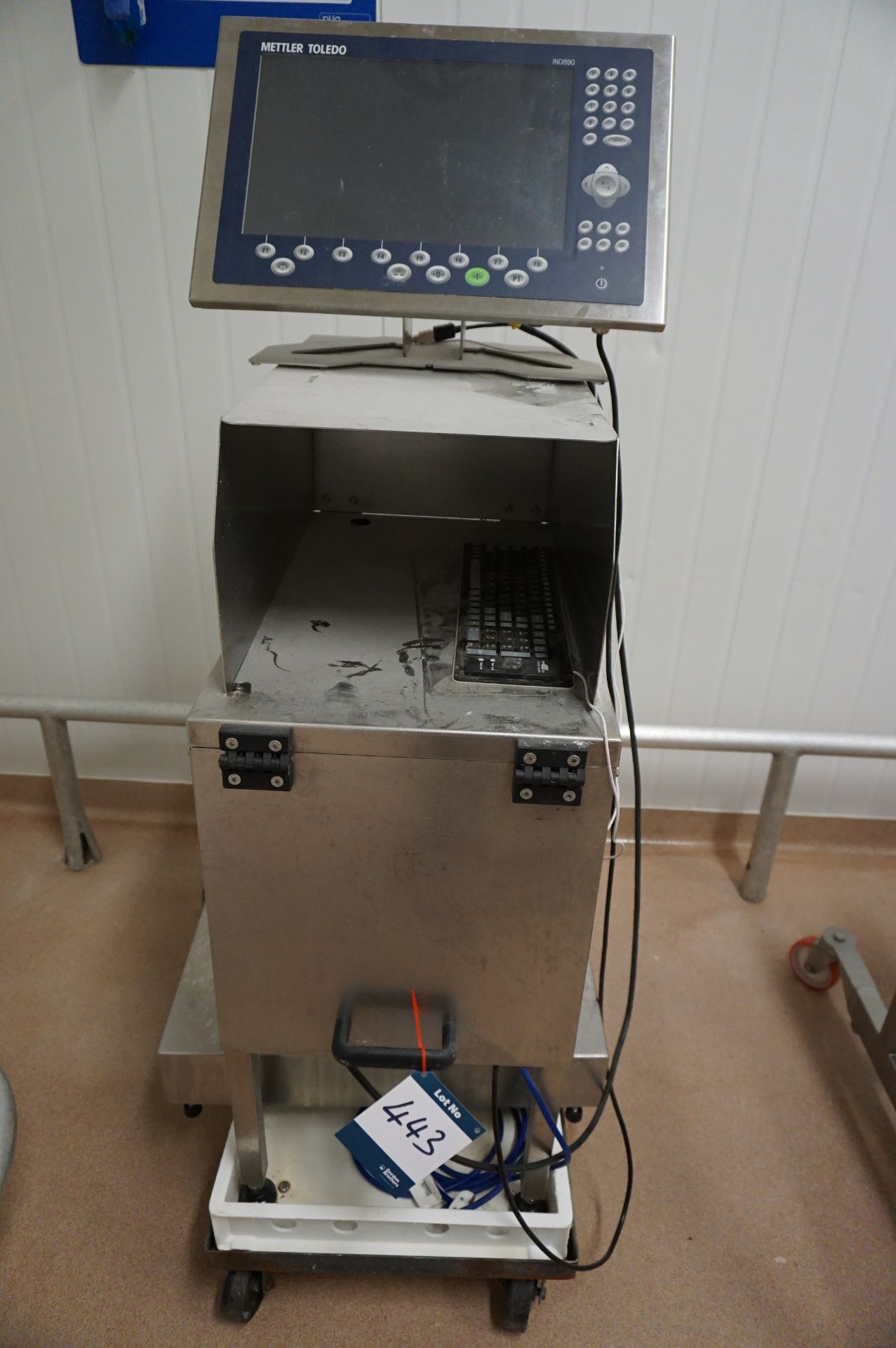 Mettler Toledo, IND980, mobile weigh station with scale and trolley, as lotted