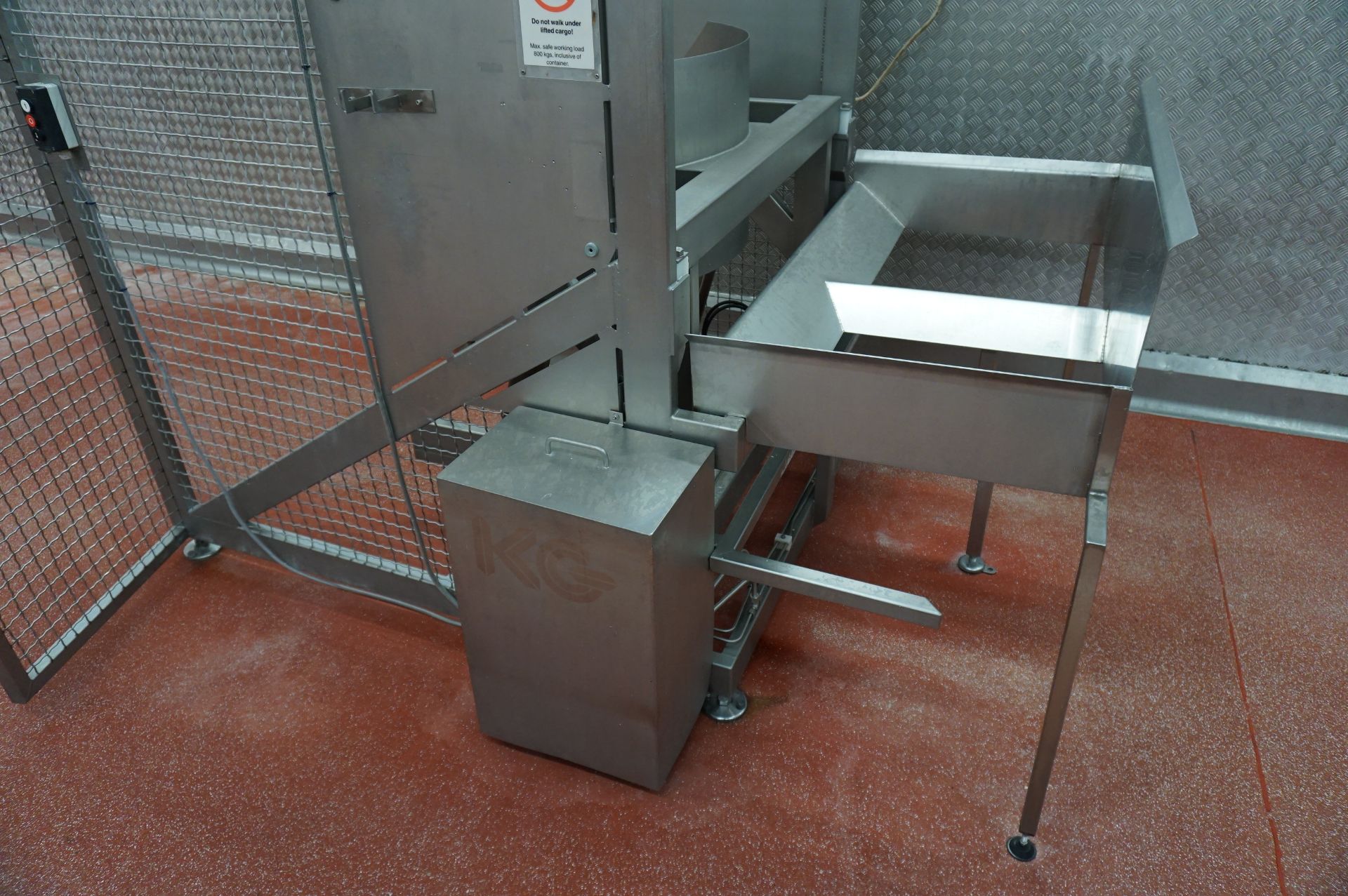 KG, Type: SKO 800 HA, 800kg bowl hoist, Serial No. 10076 (2004) with safety cage, as lotted - Image 3 of 4