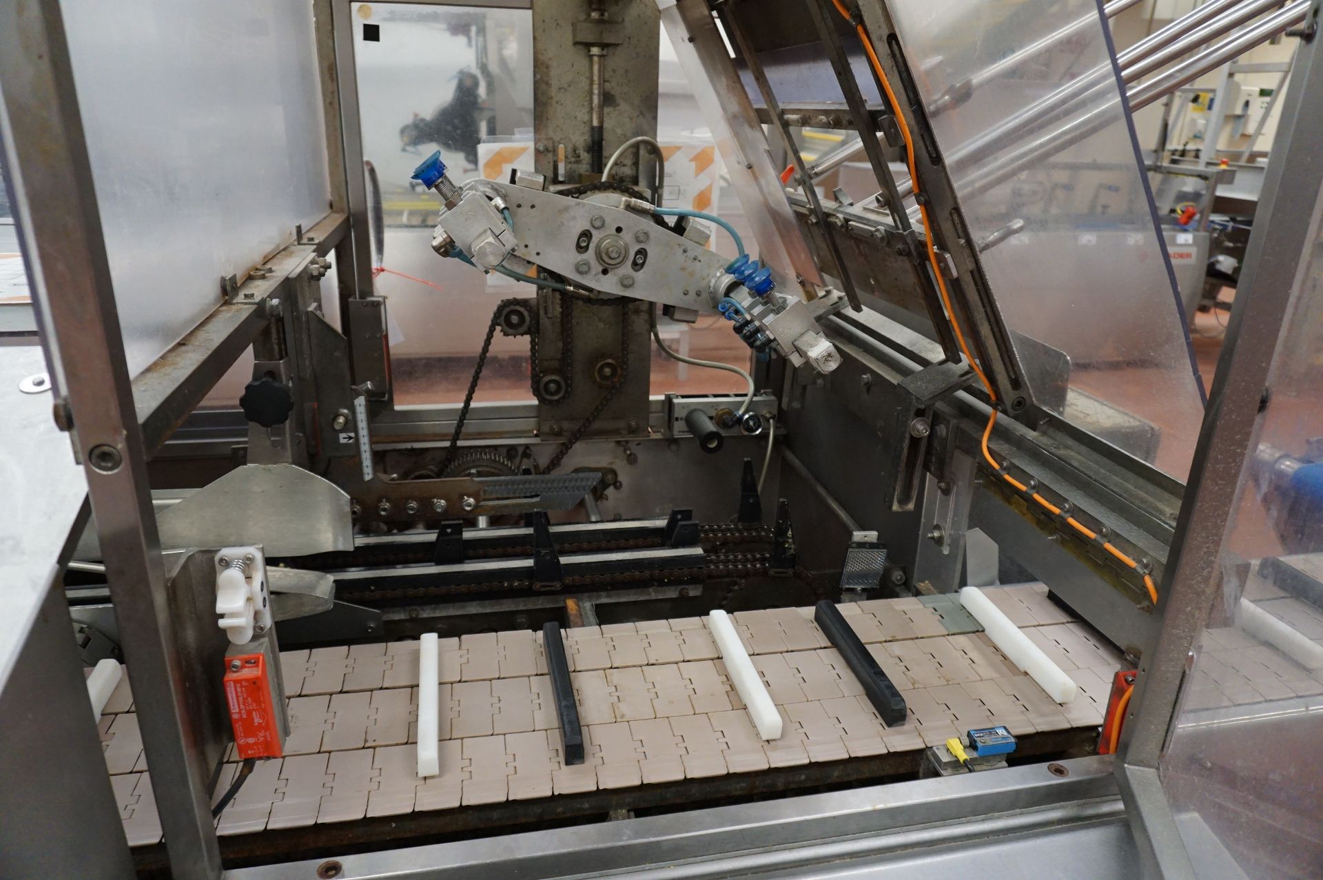 Bradman Lake Packaging Station Comprising: motorised infeed centering conveyor; SL90 cartoning - Image 5 of 11