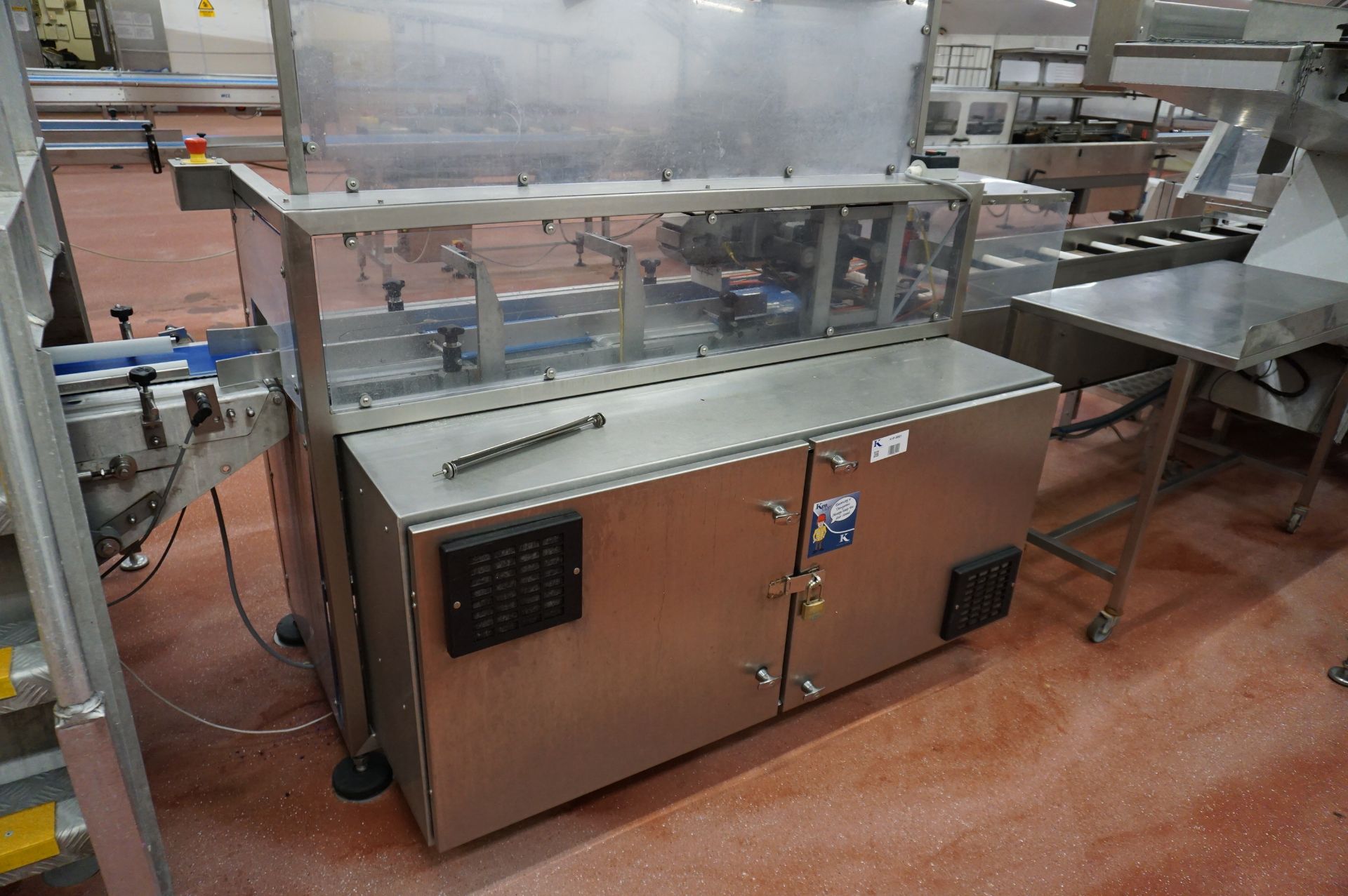 Bradman Lake Packaging Station Comprising: curved plastic slat decline conveyor to motorised - Image 7 of 16