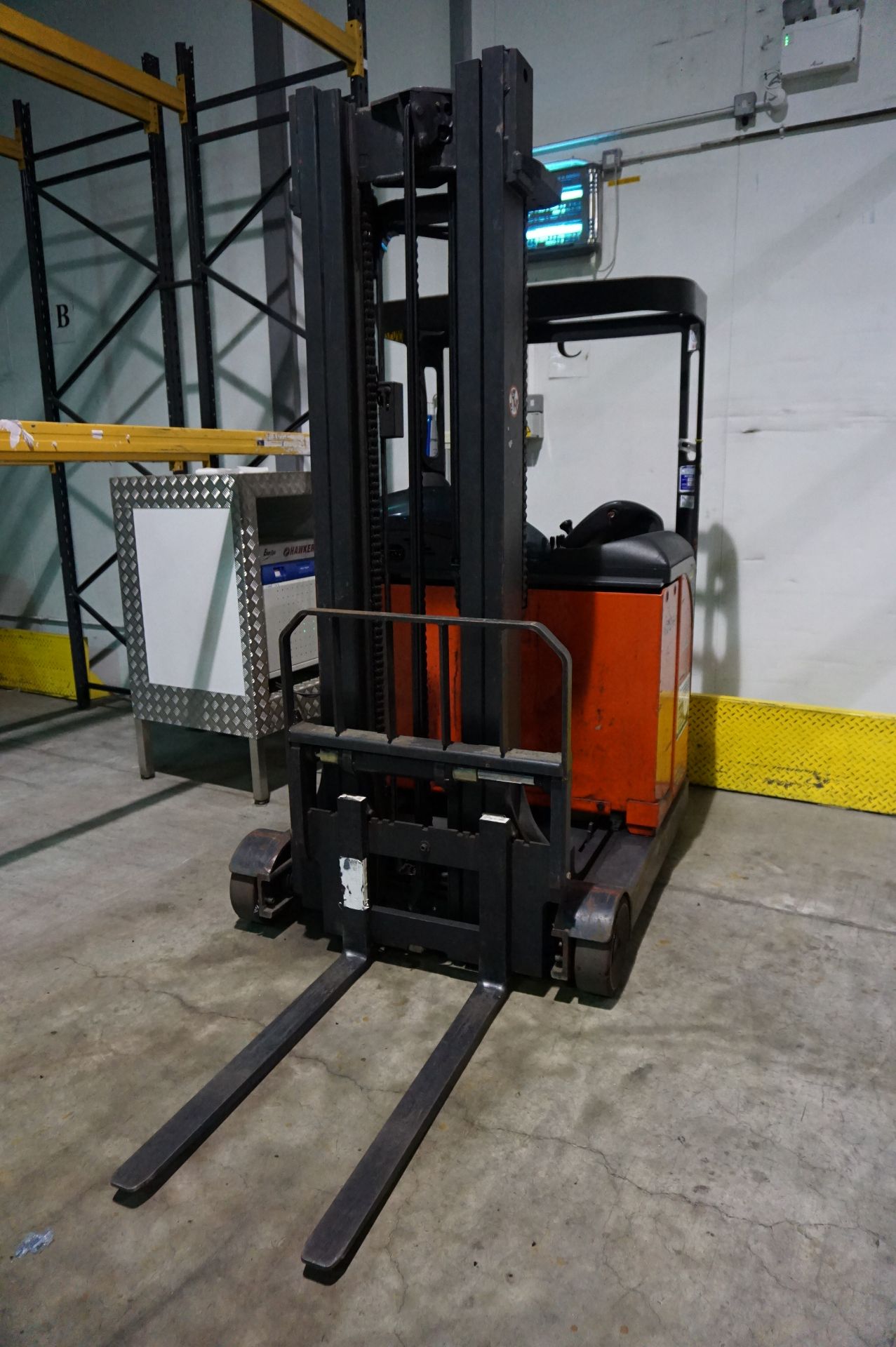 Linde, Model: R14, electric reach truck, Serial No. G1X115051943 (2007) Hours: 8061, Mast Height: