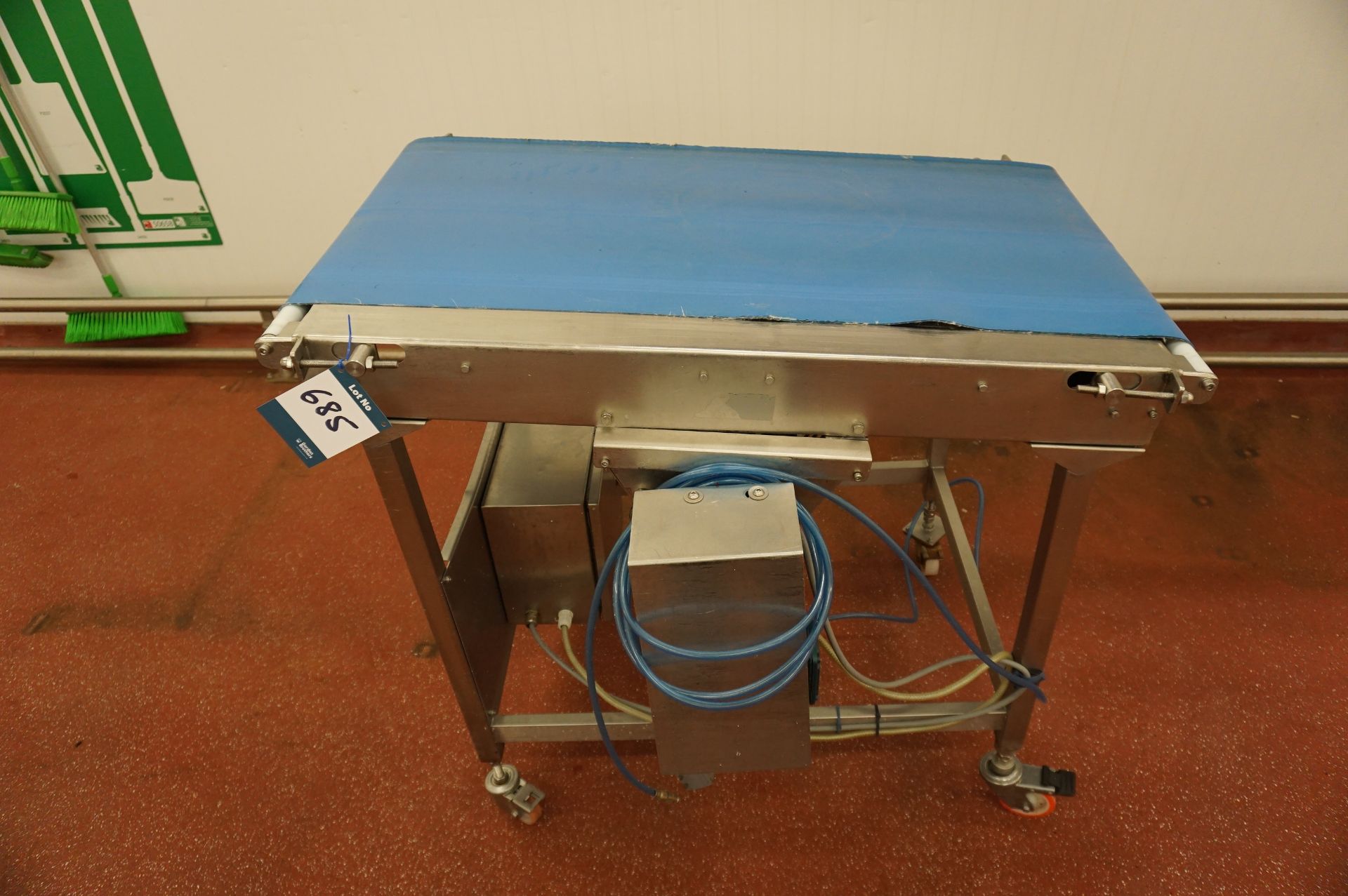 Motorised mobile belt conveyor, 1.18m (l) belt width: 625mm - Image 2 of 2