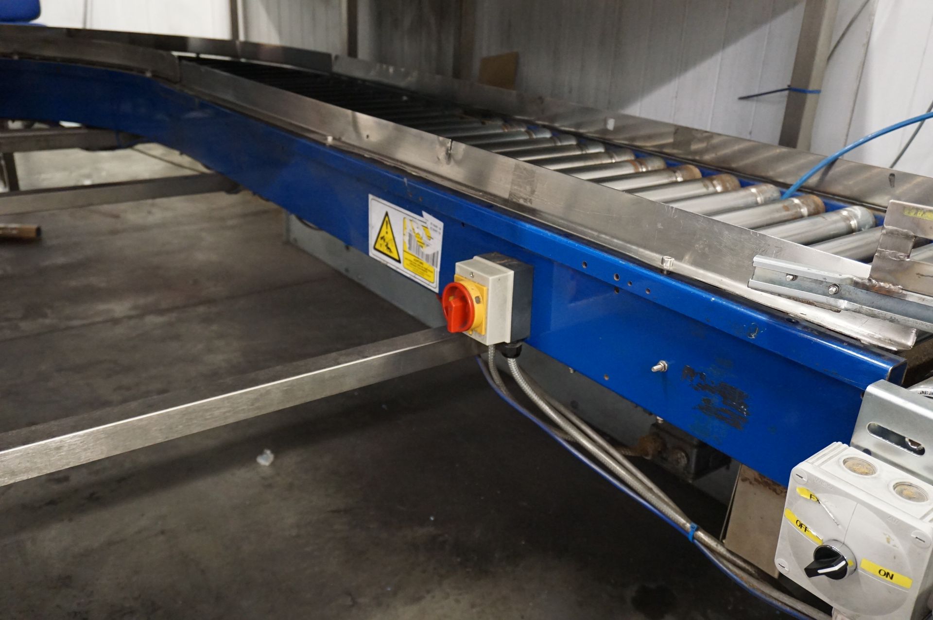 Twin Level Packing Station Comprising: high level plastic slat motorised carousel; lower level - Image 8 of 9