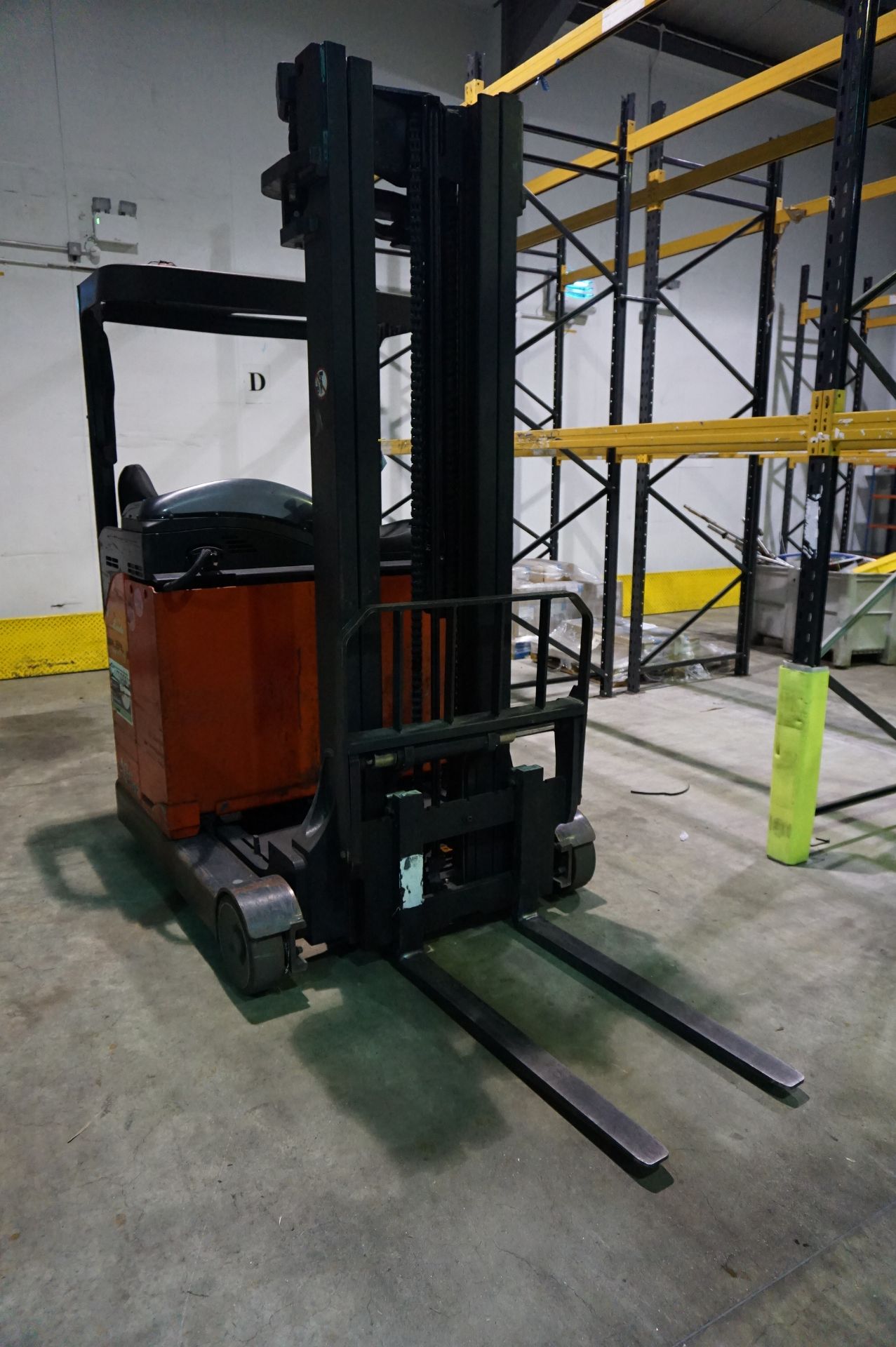 Linde, Model: R14, electric reach truck, Serial No. G1X115051943 (2007) Hours: 8061, Mast Height: - Image 6 of 6