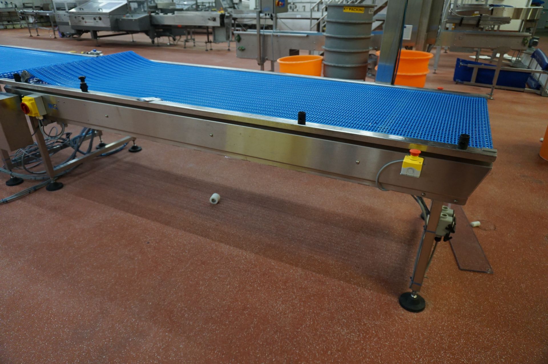 WCL motorised plastic mesh belt conveyor, 3m (l) belt width: 910mm