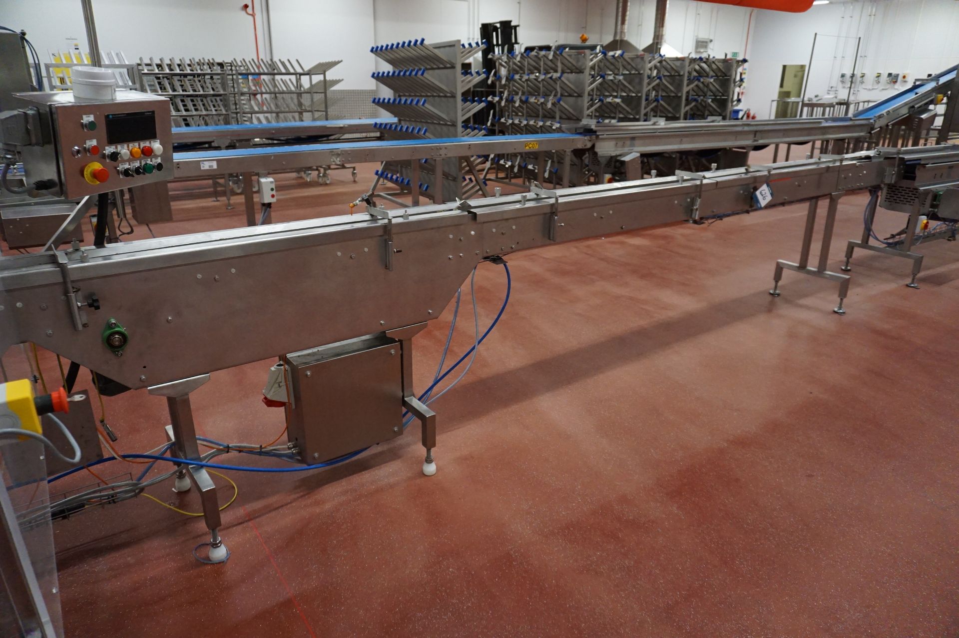 Fisher-Matthews Packing Station Comprising: motorised decline belt conveyor, Approx 6m with WMH - Image 15 of 19