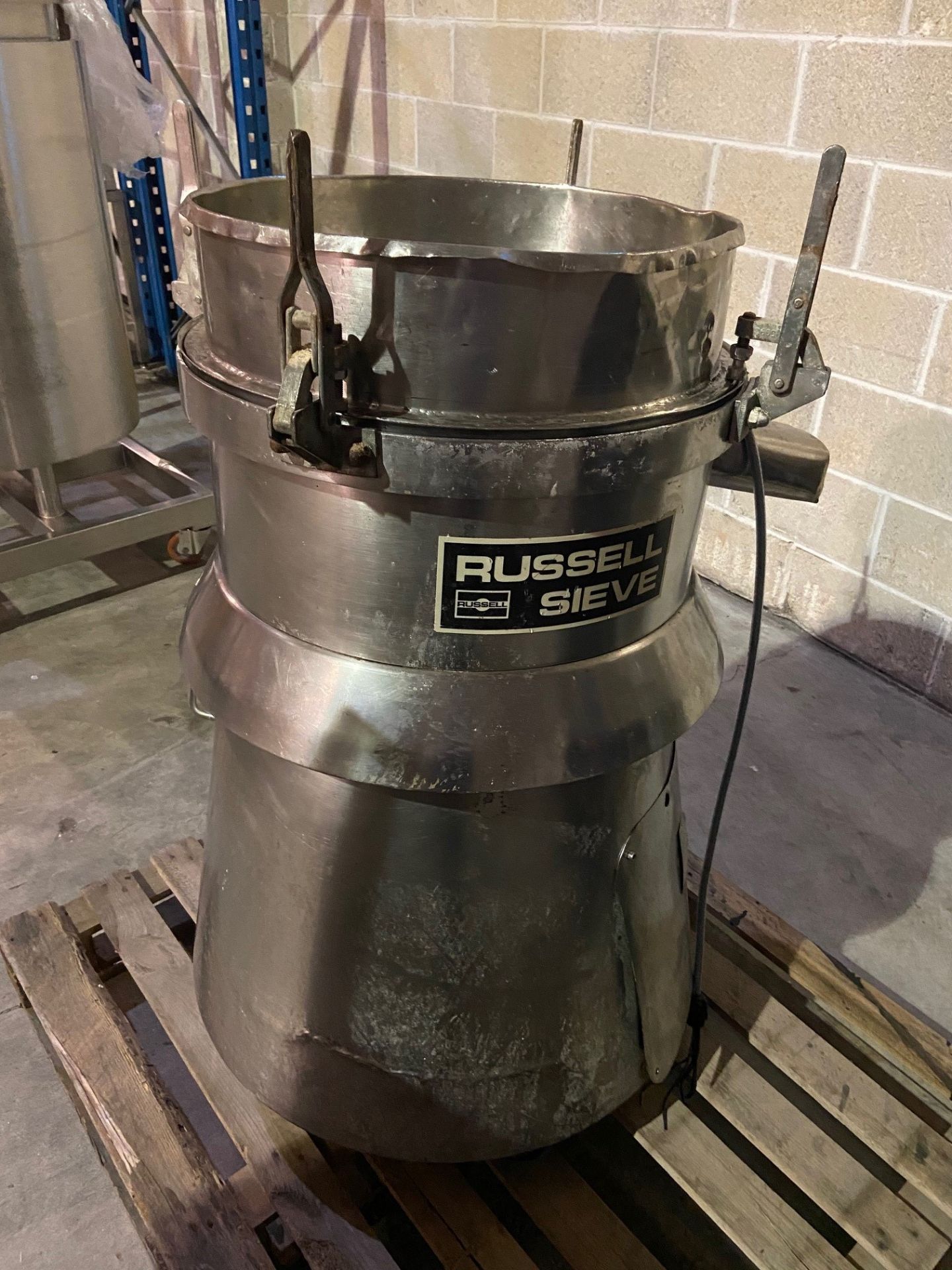 Russell, mobile vibrating flour sieve hopper