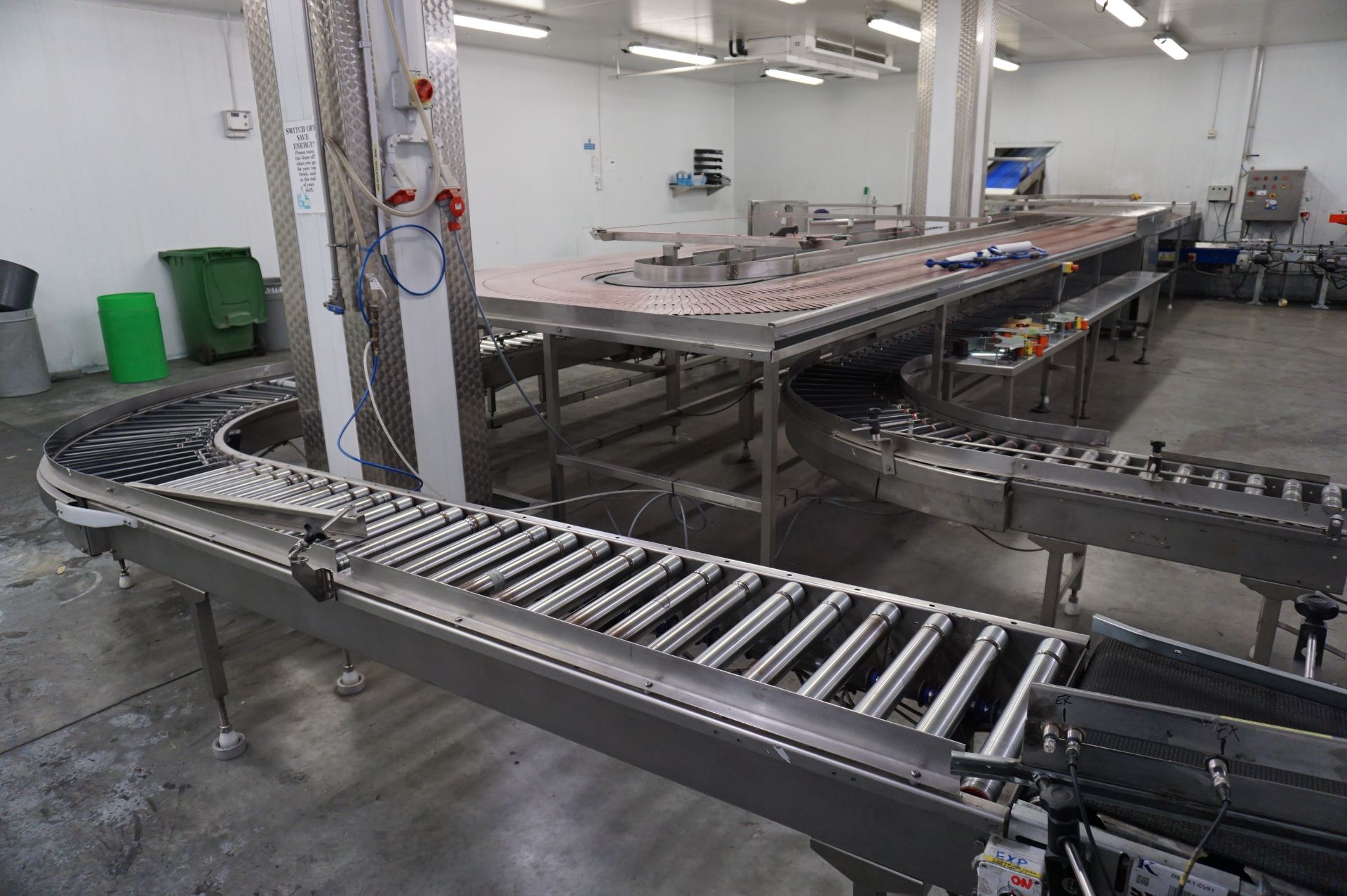 Twin Level Packing Station Comprising: high level plastic slat motorised carousel; lower level - Image 4 of 9