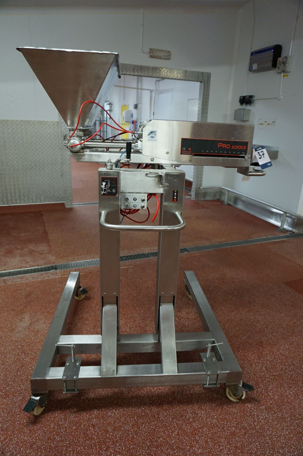 Unifiller, Model: PRO1000i, mobile twin lane depositor, Serial No. IPRD 10665 with hopper infeed and - Image 2 of 5