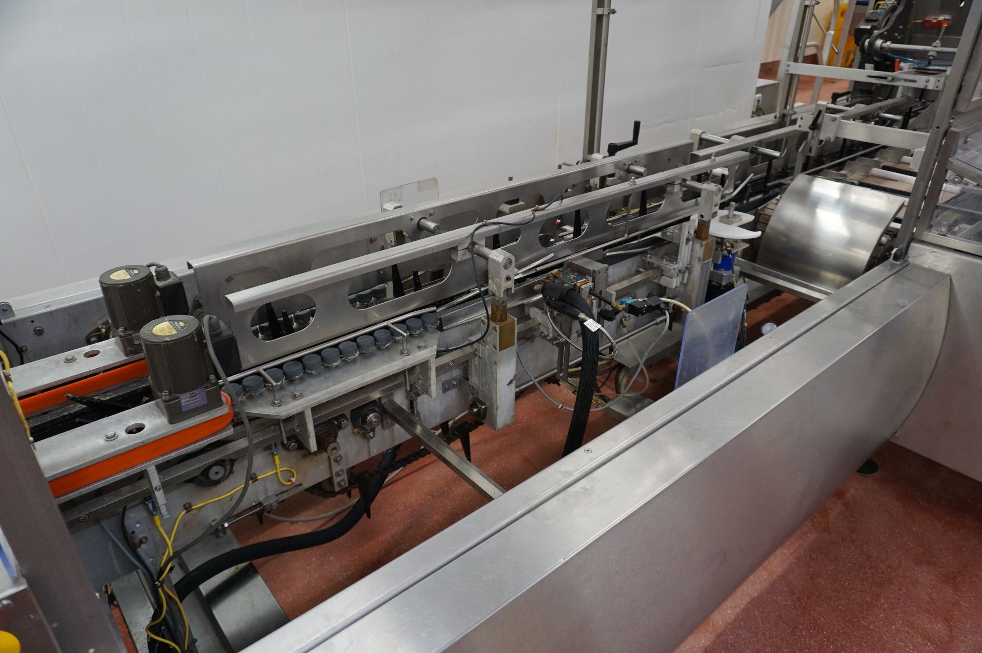 Bradman Lake Packaging Station Comprising: curved plastic slat decline conveyor to motorised - Image 13 of 16