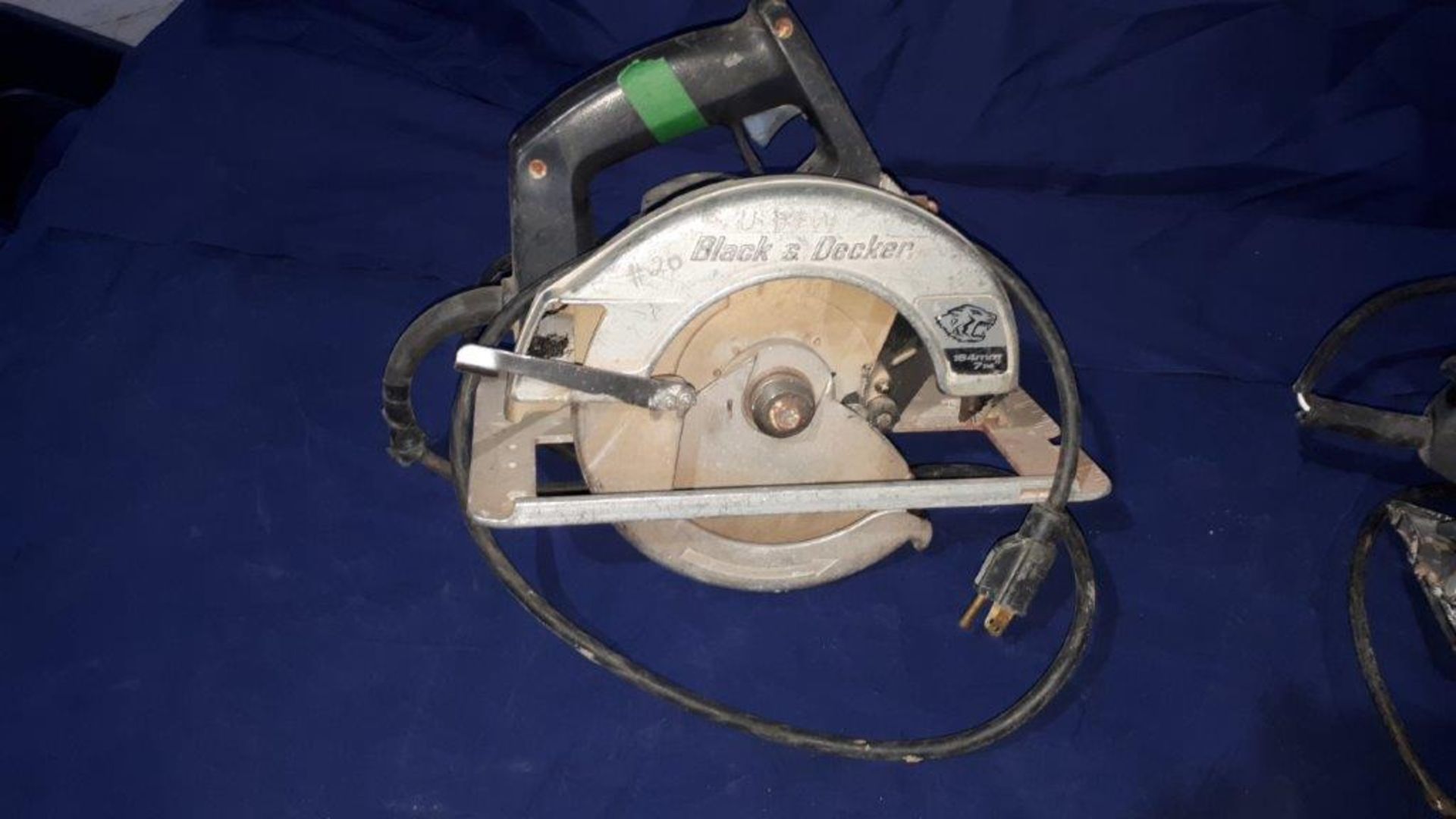 BLACK & DECKER 7 1/4" Circular Saw