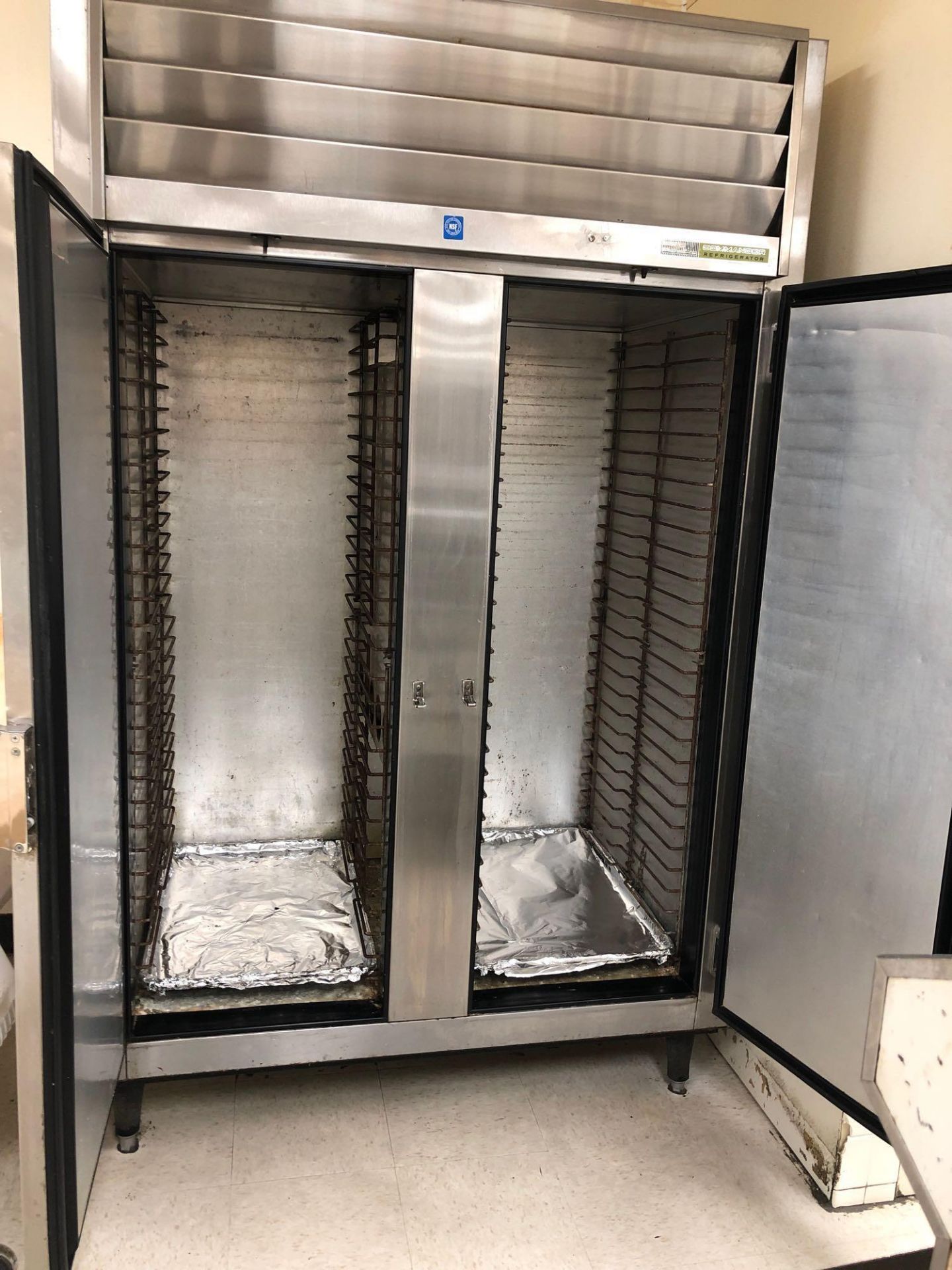 CRC Commander Refrigerator - Image 2 of 4