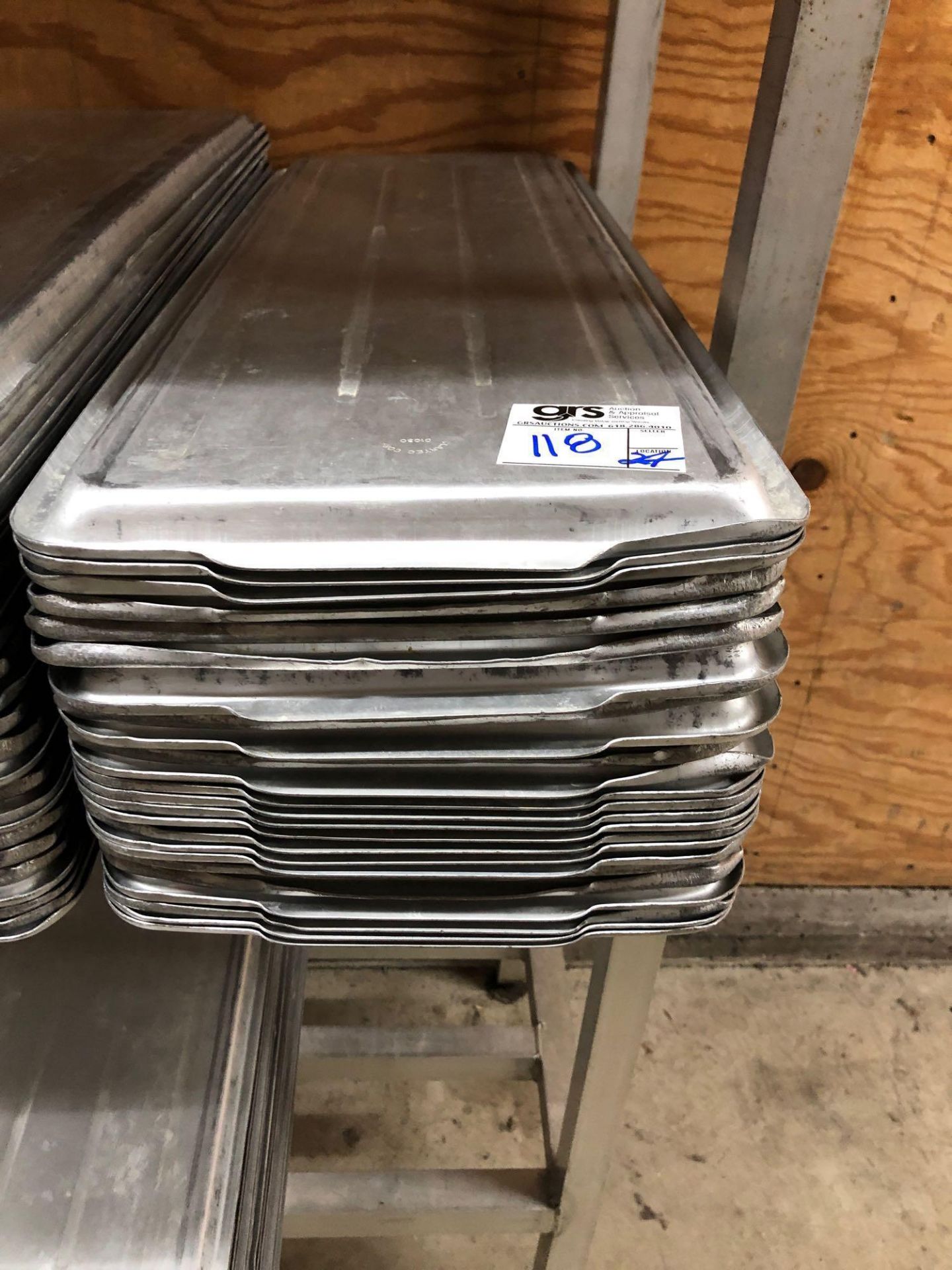 24 Count Aluminum Pastry Trays