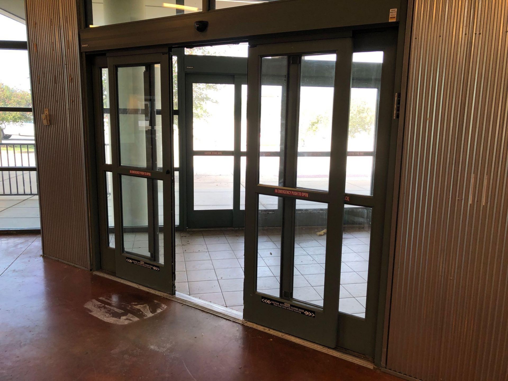 Stainley Automatic Door - Image 3 of 6