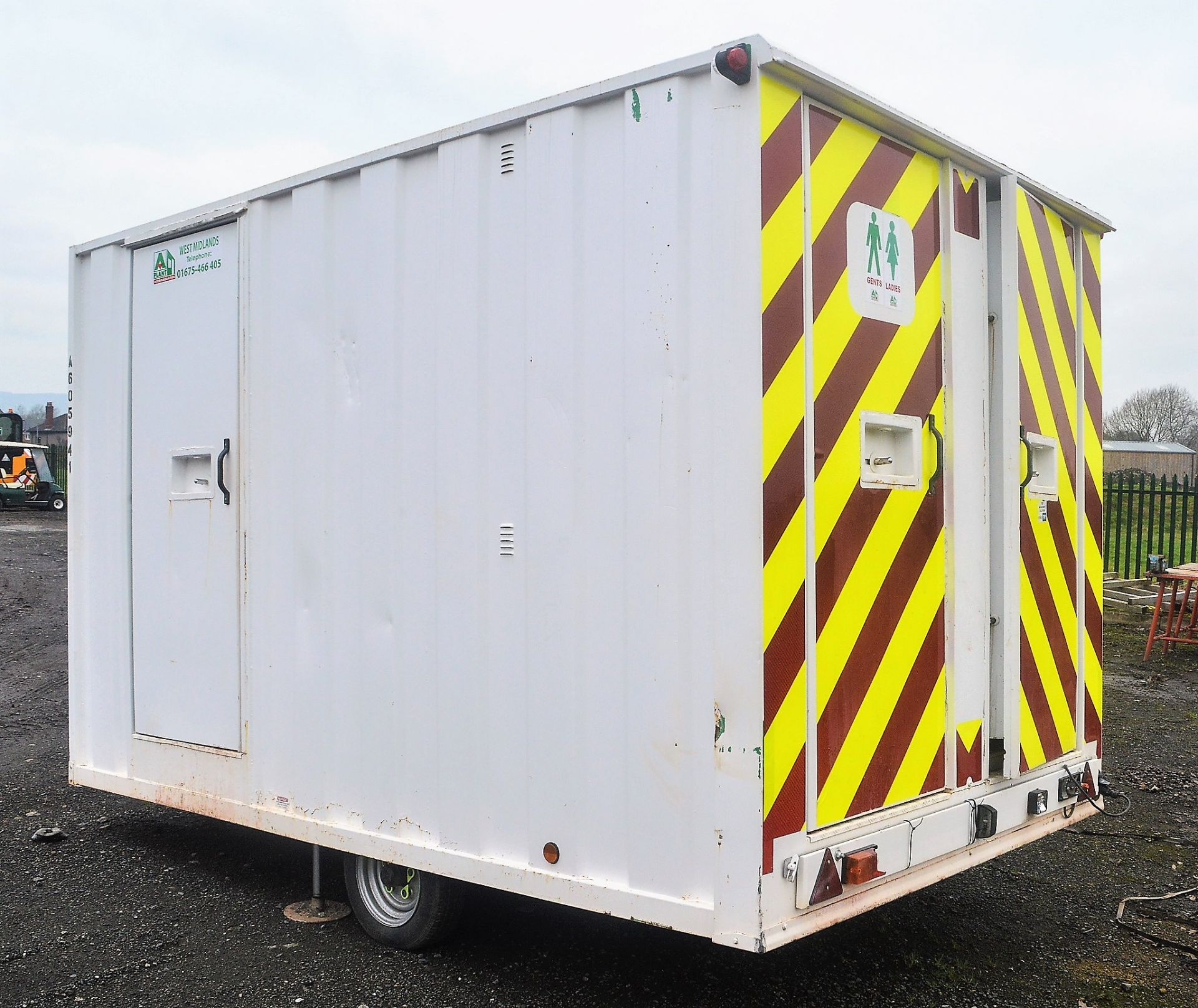 12 ft x 8 ft steel anti vandal mobile welfare unit comprising of: canteen, toilet & generator room - Image 4 of 9