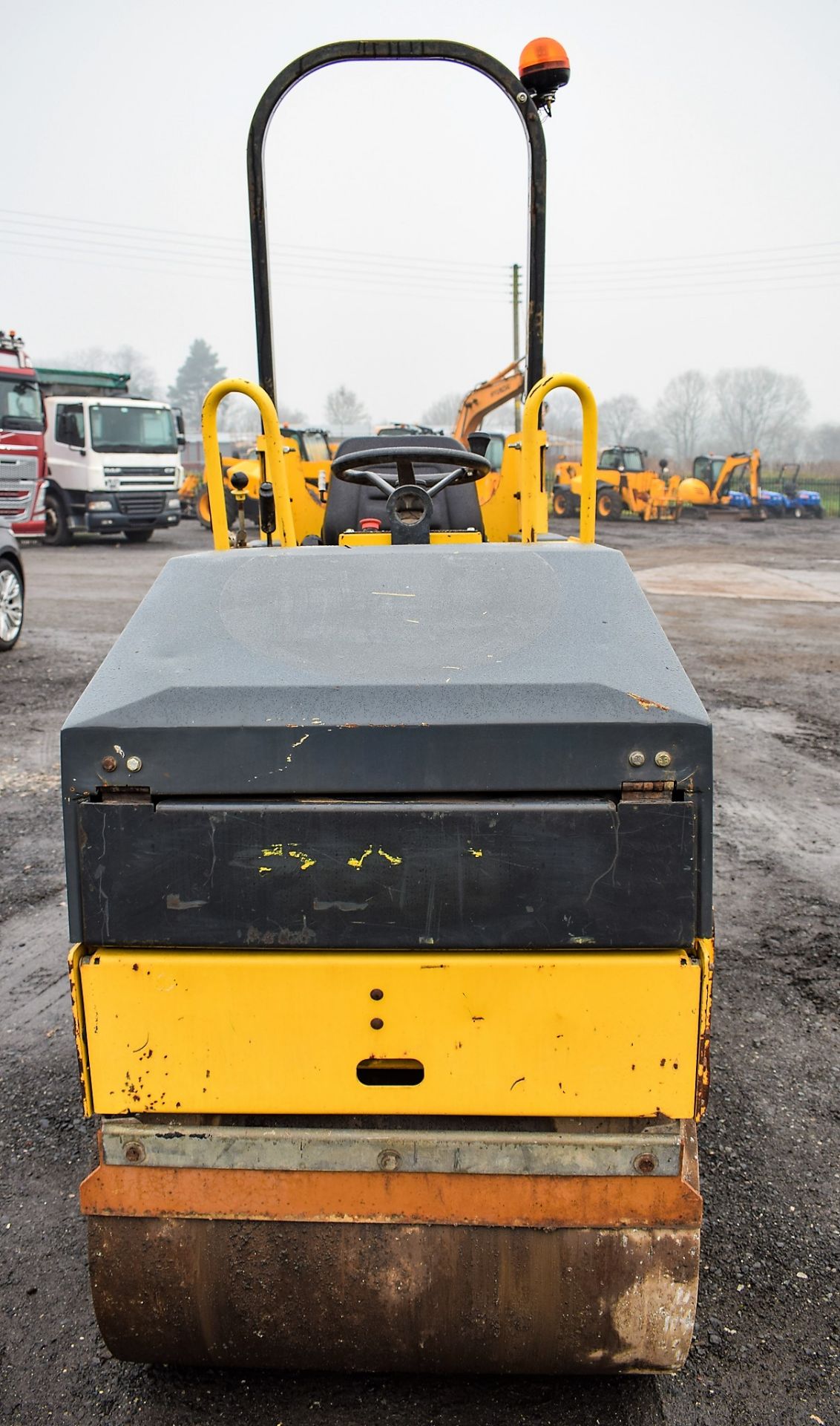 Bomag BW80 double drum ride on roller Year: 2006 S/N:101460425971 Recorded Hours: Not displayed ( - Image 5 of 7